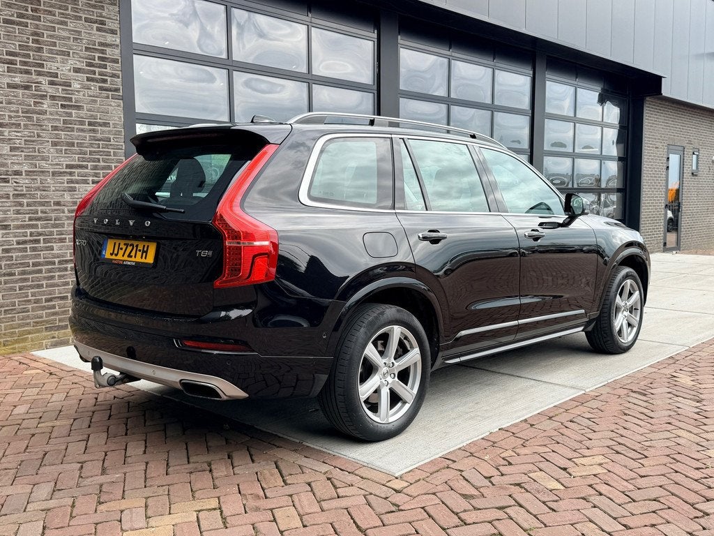 Volvo XC90 2.0 T8 Twin Engine AWD Momentum | 7 pers | Pano |, Gebruikt, 1969 cc, 7 stoelen, Zwart