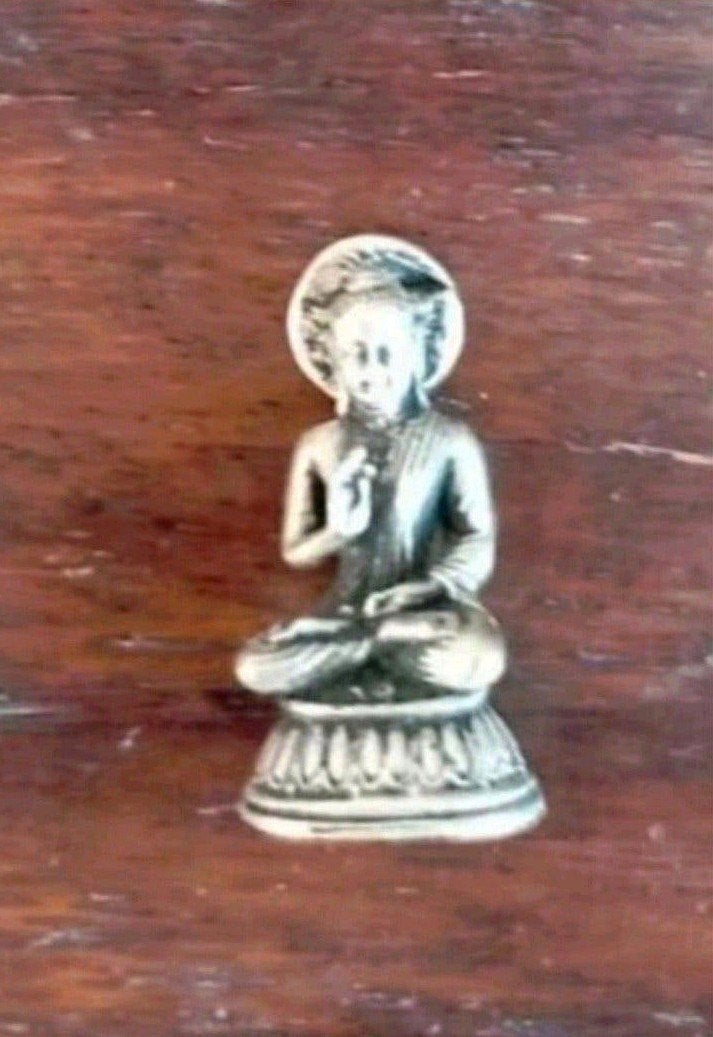 Kleine boeddha zilverkleurig 3,5 cm hoog, Huis en Inrichting, Ophalen of Verzenden, Zo goed als nieuw, Zilver