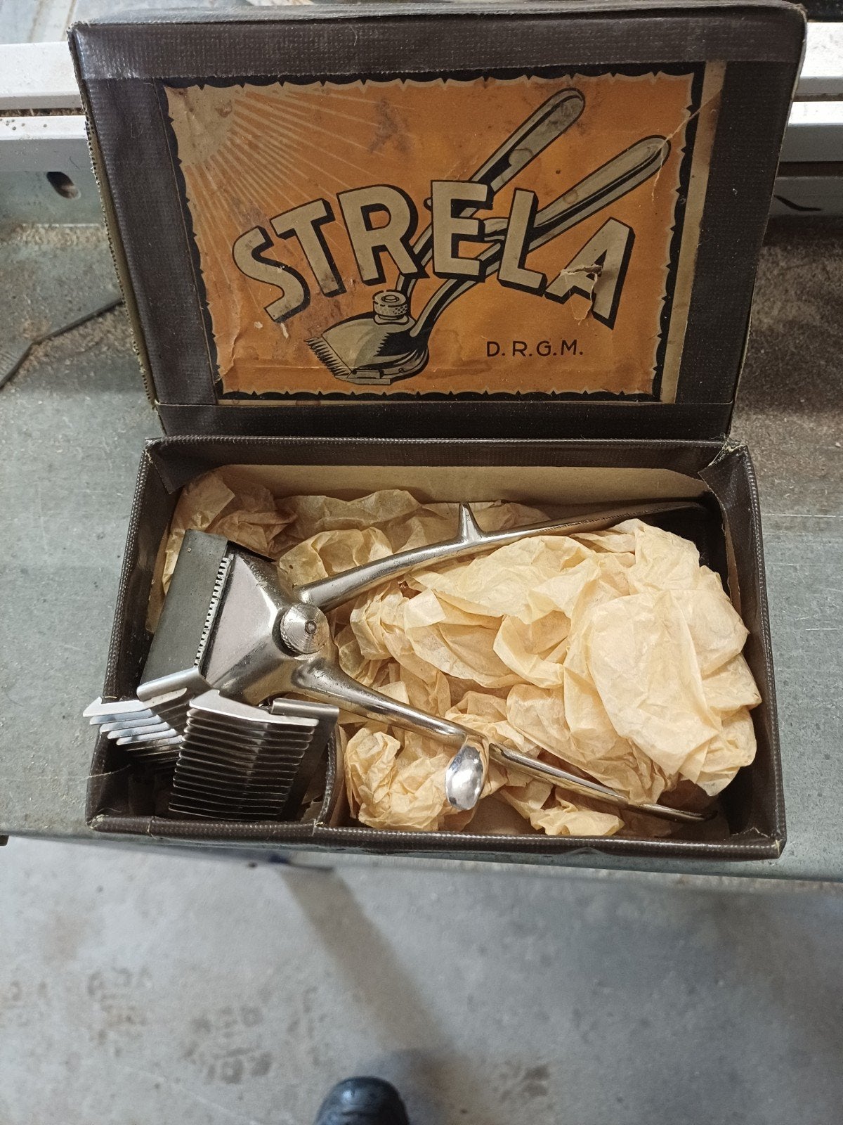 Vintage STRELA handmatige tondeuse in originele doos, Antiek en Kunst, Ophalen of Verzenden