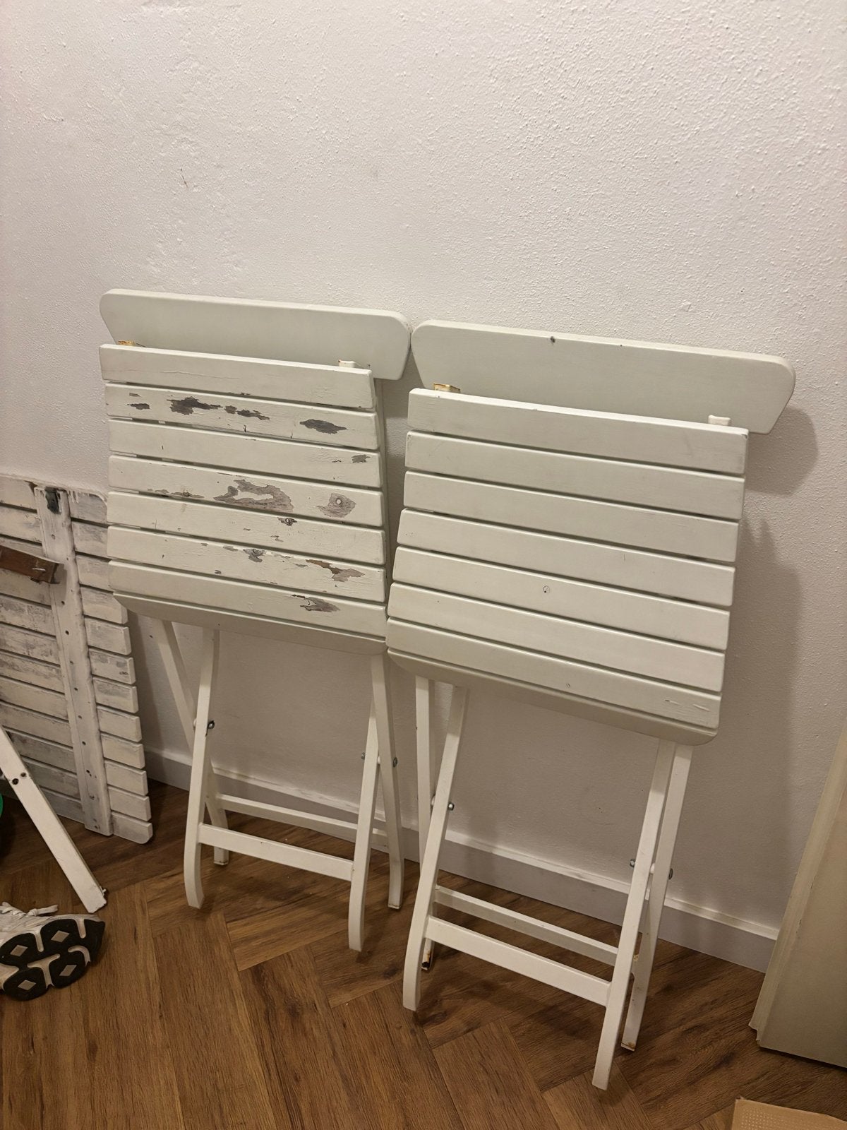 Twee witte klapstoelen - Gebruikt, Ophalen, Gebruikt, Twee, Wit