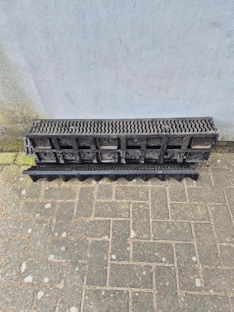 Kunststof goot 3 x 1 meter, Doe-het-zelf en Verbouw, Buizen en Afvoer, Ophalen of Verzenden, Pvc, 80 mm of meer, Dakgoot