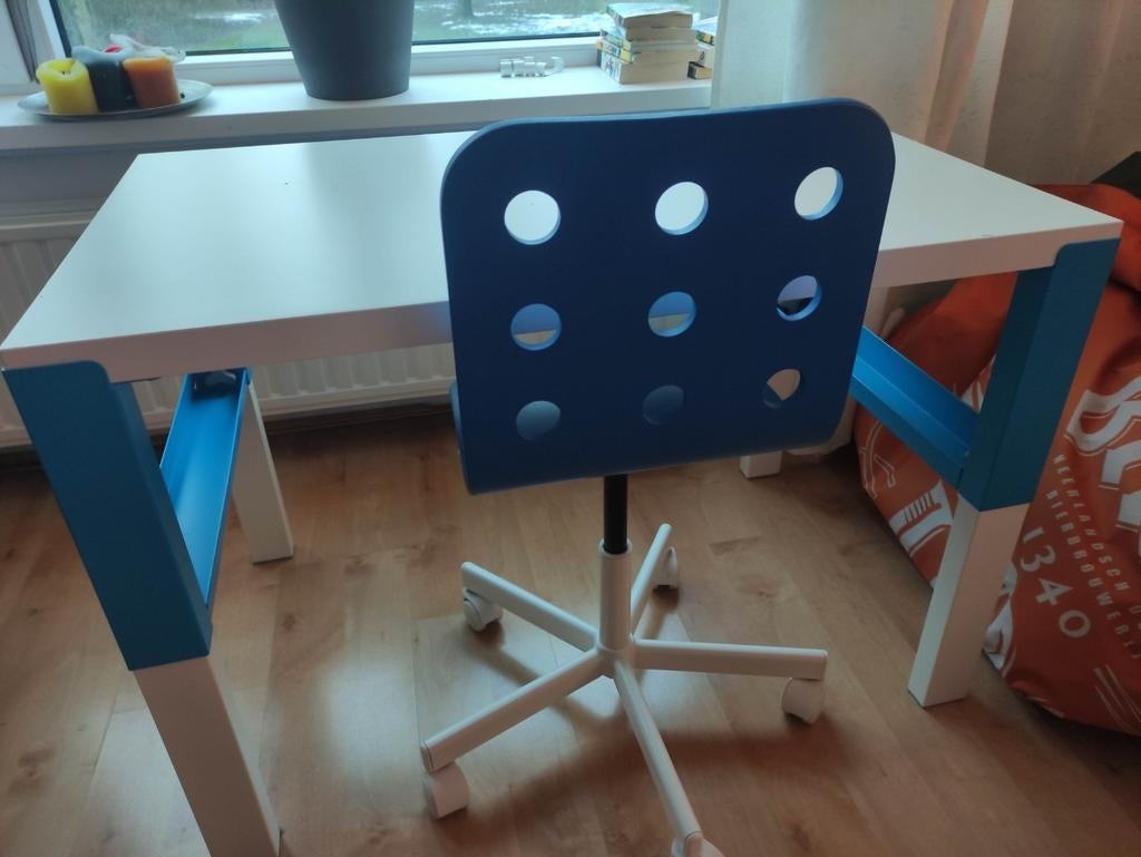 Bureau met blauwe stoel - Ideaal voor kinderkamer, Ophalen, Gebruikt, Tafel(s) en Stoel(en)