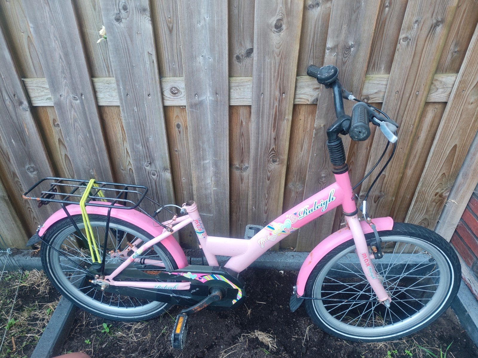 Roze Raleigh Meisjesfiets 20 inch. Opknapper!, Ophalen, Gebruikt, 20 inch of meer