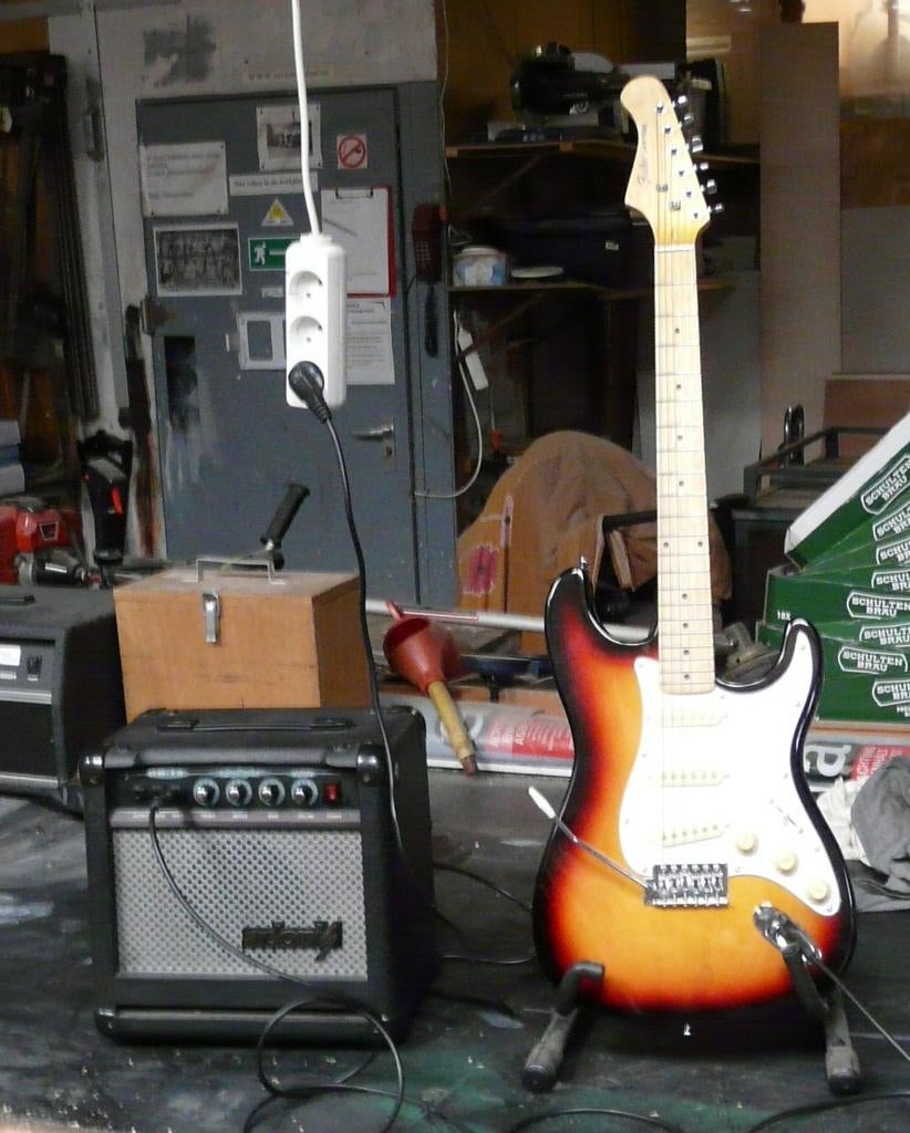 sunburst strat, Ophalen, Zo goed als nieuw, Elektrische gitaar