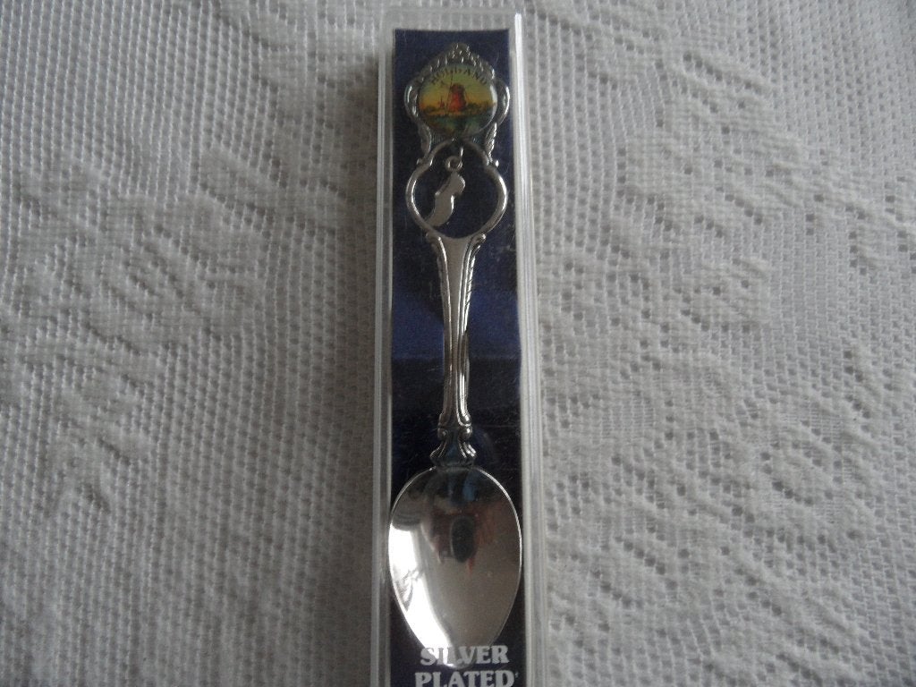 silver plated lepeltje met Holland (in doosje), Ophalen of Verzenden, Rvs of Chroom