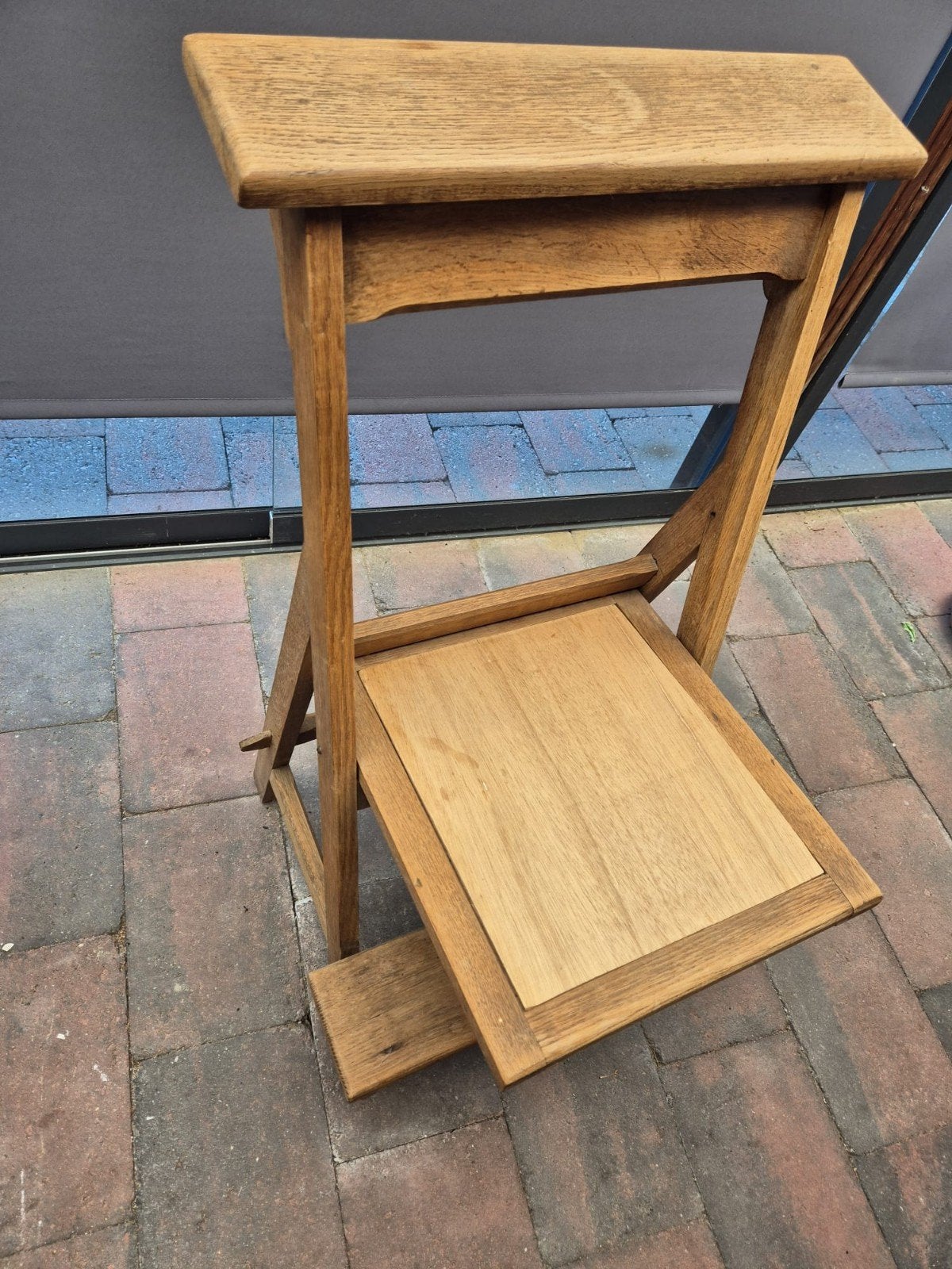 Houten bidstoeltje / knielbankje, Ophalen
