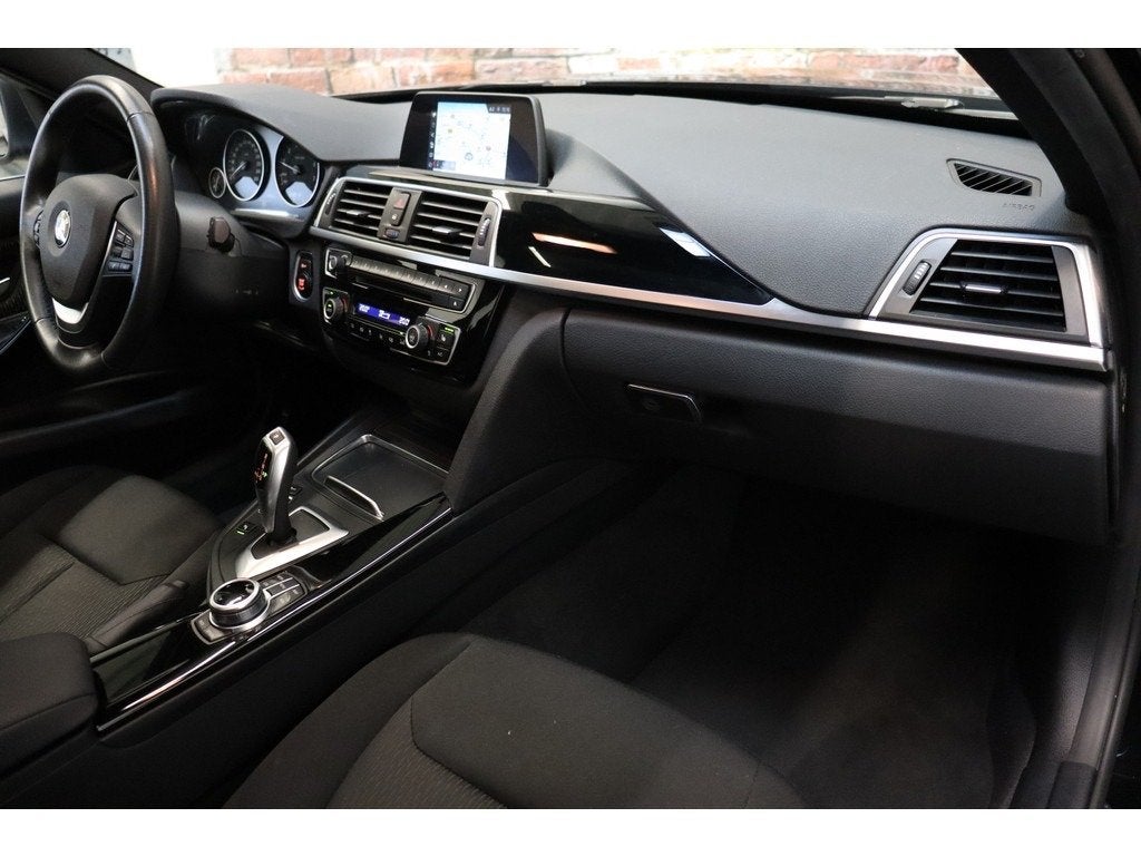 BMW 3-Serie 318i 136pk Aut 2017 Zwart, Automaat, Zwart, Origineel Nederlands, 75 €/maand