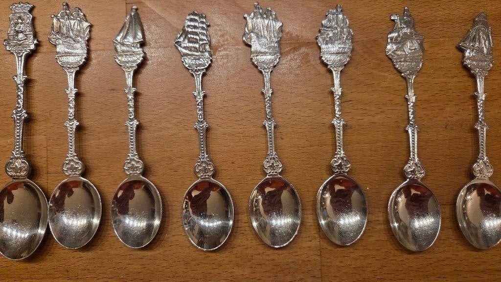 8 Verzilverde theelepels met  historische schepen, Antiek en Kunst, Ophalen of Verzenden