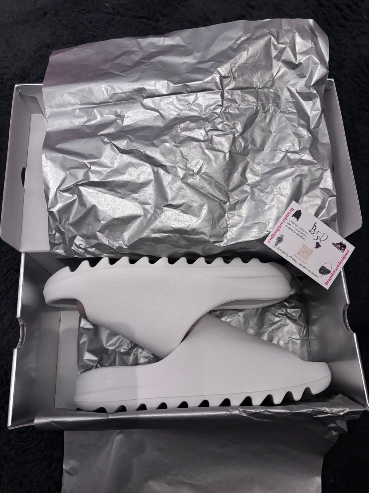 YZ-01 Yeezy Slide White (43, Kleding | Heren, Wit, Nieuw, Ophalen, Slippers