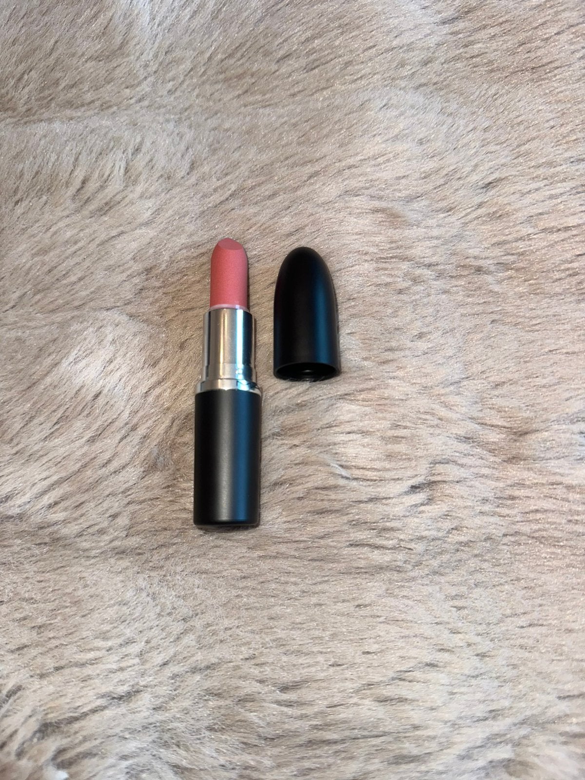MAC lipstick Macximal matte kleur Velvet Teddy, Ophalen of Verzenden, Zo goed als nieuw, Rood, Lippen