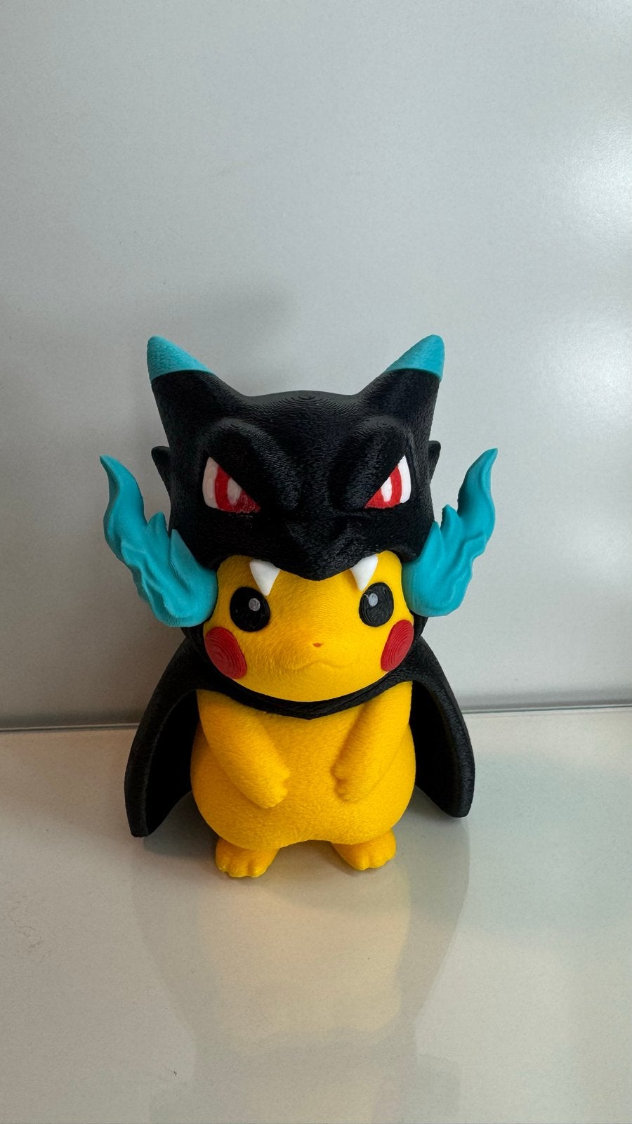 Pikachu in Mega Charizard X Poncho Figuur 10cm, Ophalen of Verzenden, Zo goed als nieuw, Overige typen