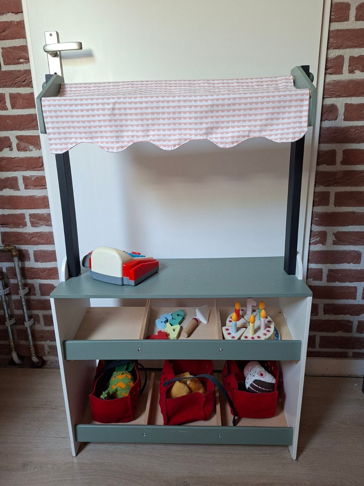 Houten speelgoedkraam met accessoires, Ophalen, Gebruikt, Ontdekken