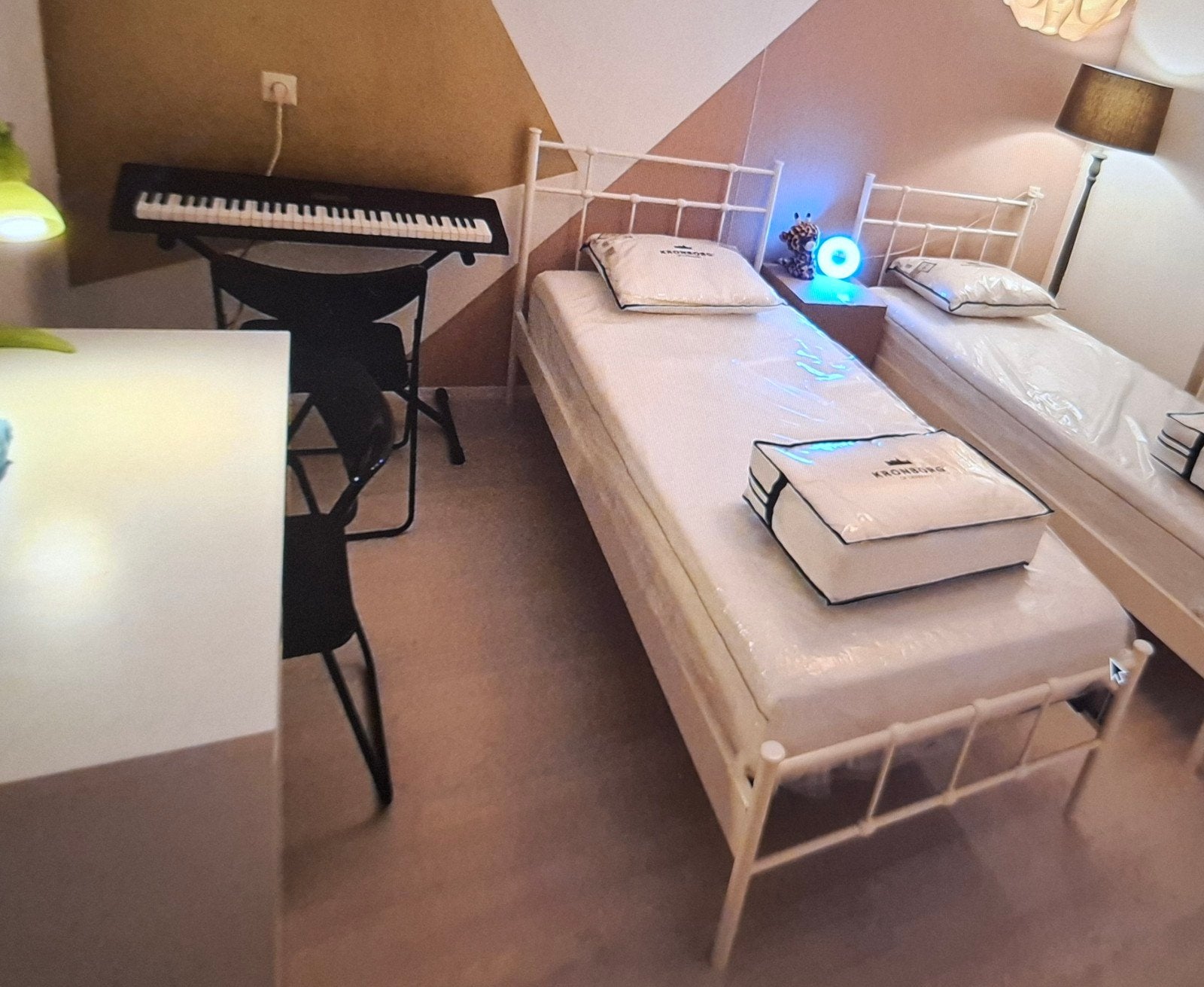 Wit metalen eenpersoonsbedframe 210x90 cm met lattenbodem, Huis en Inrichting, Ophalen, 90 cm, Eenpersoons, Wit