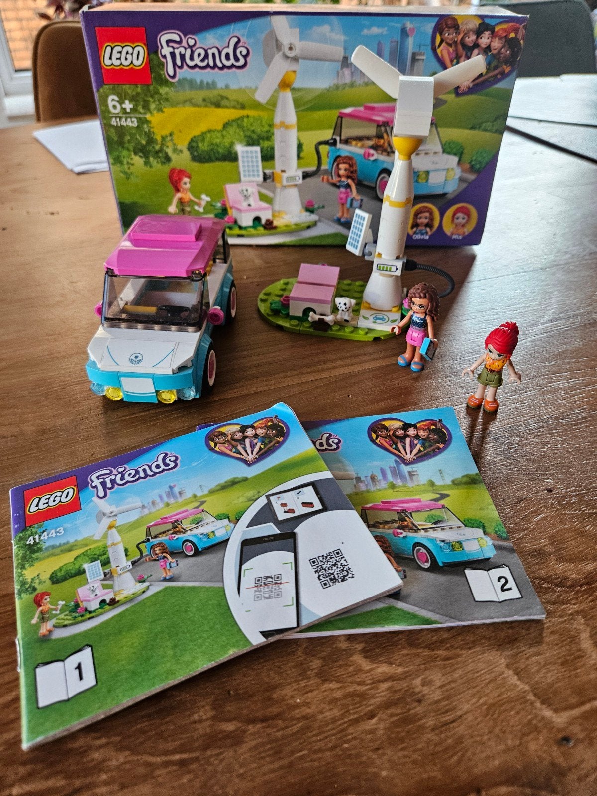 Lego Friends 41443 - Elektrische auto met laadstation, Kinderen en Baby's, Ophalen of Verzenden, Zo goed als nieuw