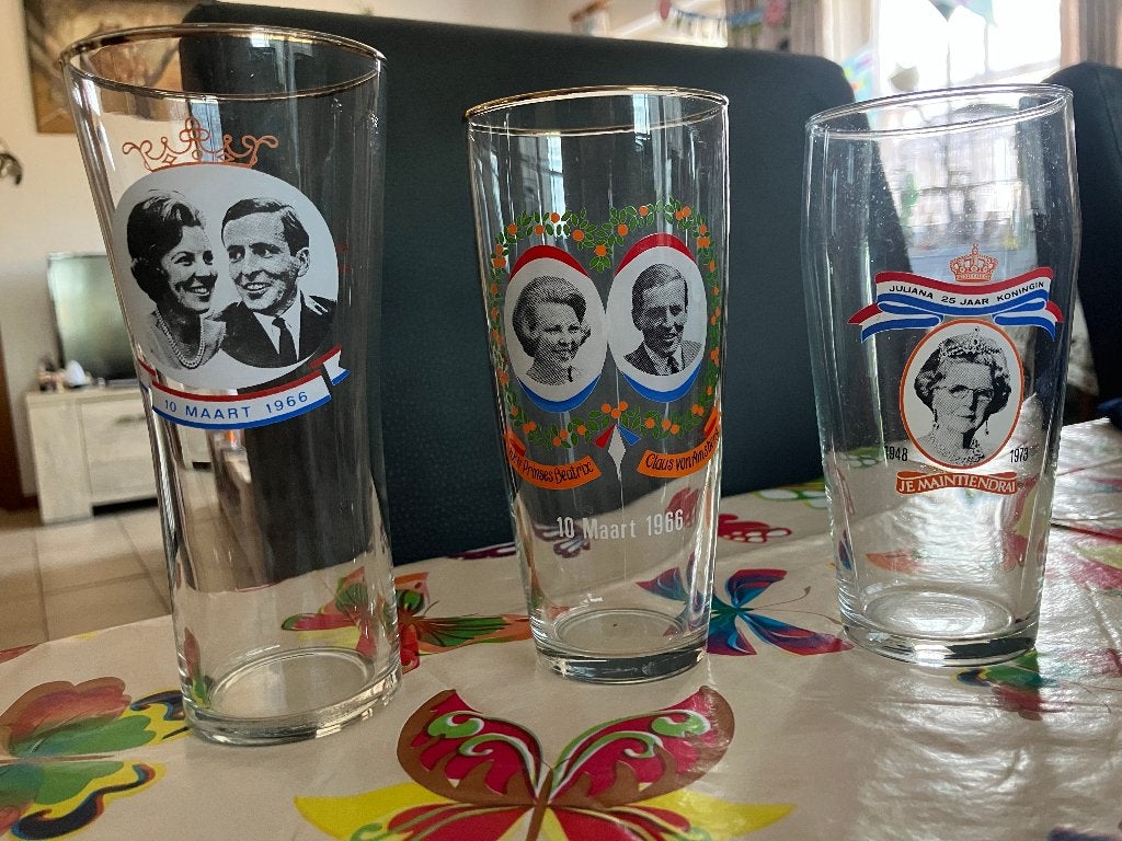 Set van 3 glazen Nederlands Koningshuis, Verzamelen, Ophalen of Verzenden, Zo goed als nieuw, Nederland, Servies