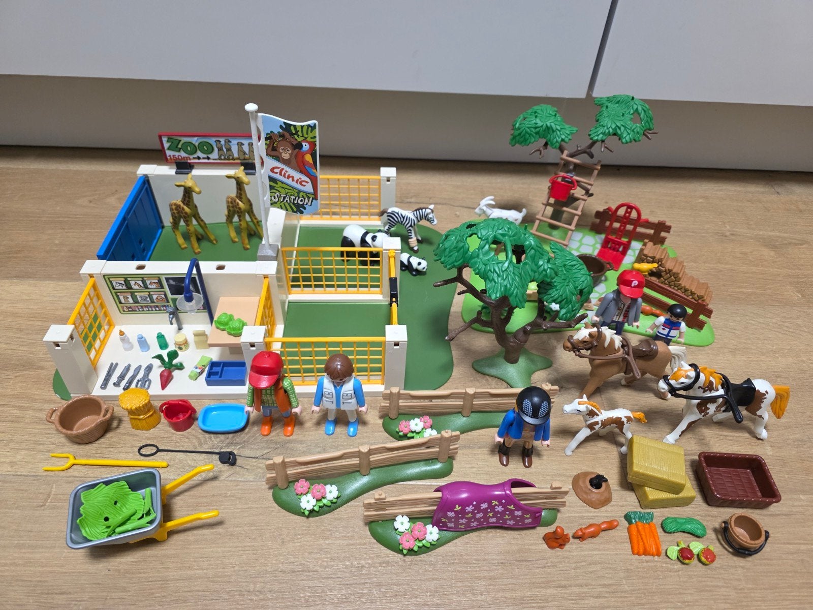 Playmobil 4009 verzorgingstation, paardenfamilie, appelboom, Kinderen en Baby's, Speelgoed | Playmobil, Ophalen of Verzenden, Zo goed als nieuw