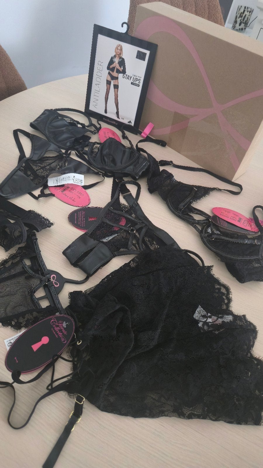 Hunkemöller Lingerie Set Zwart Kant en Leer Look, Hunkemöller, Ophalen of Verzenden, Zwart, Setje