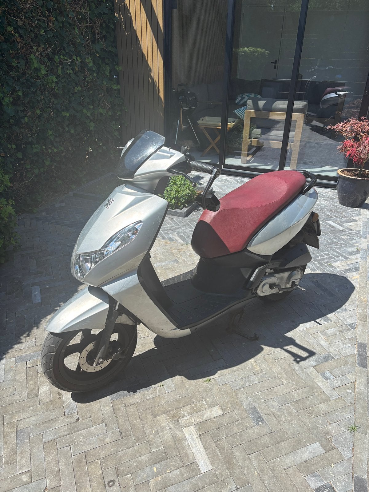 Peugeot kisbee 4T (opknapper), Ophalen, Zo goed als nieuw, Benzine, Overige modellen