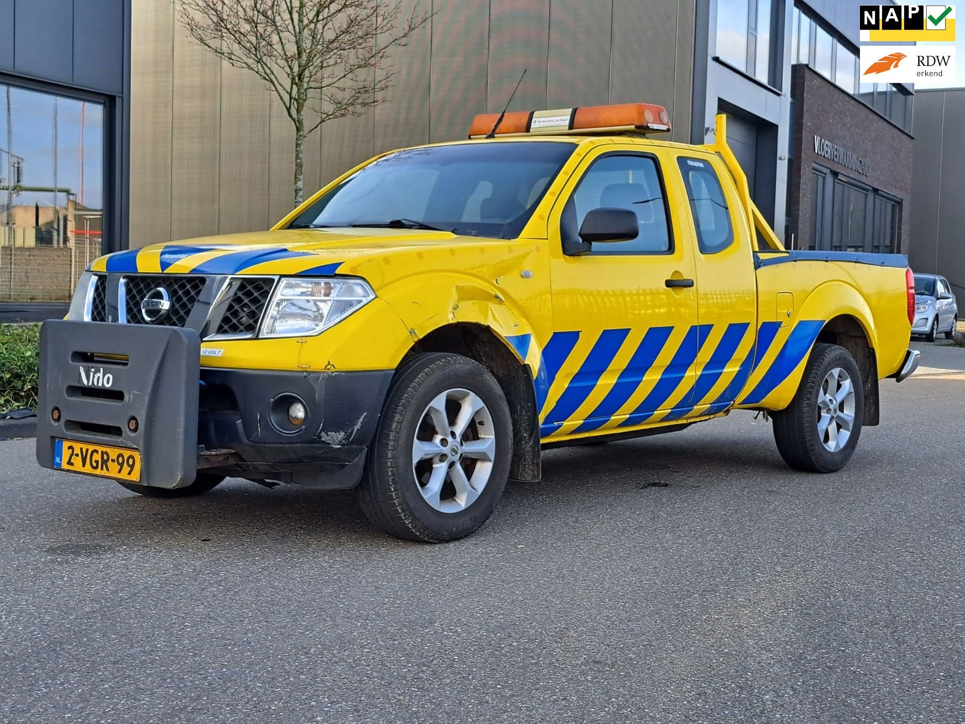 Nissan Navara 2.5 dCi XE King Cab Export, Auto's, Stof, Gebruikt, Overige modellen, 4 cilinders