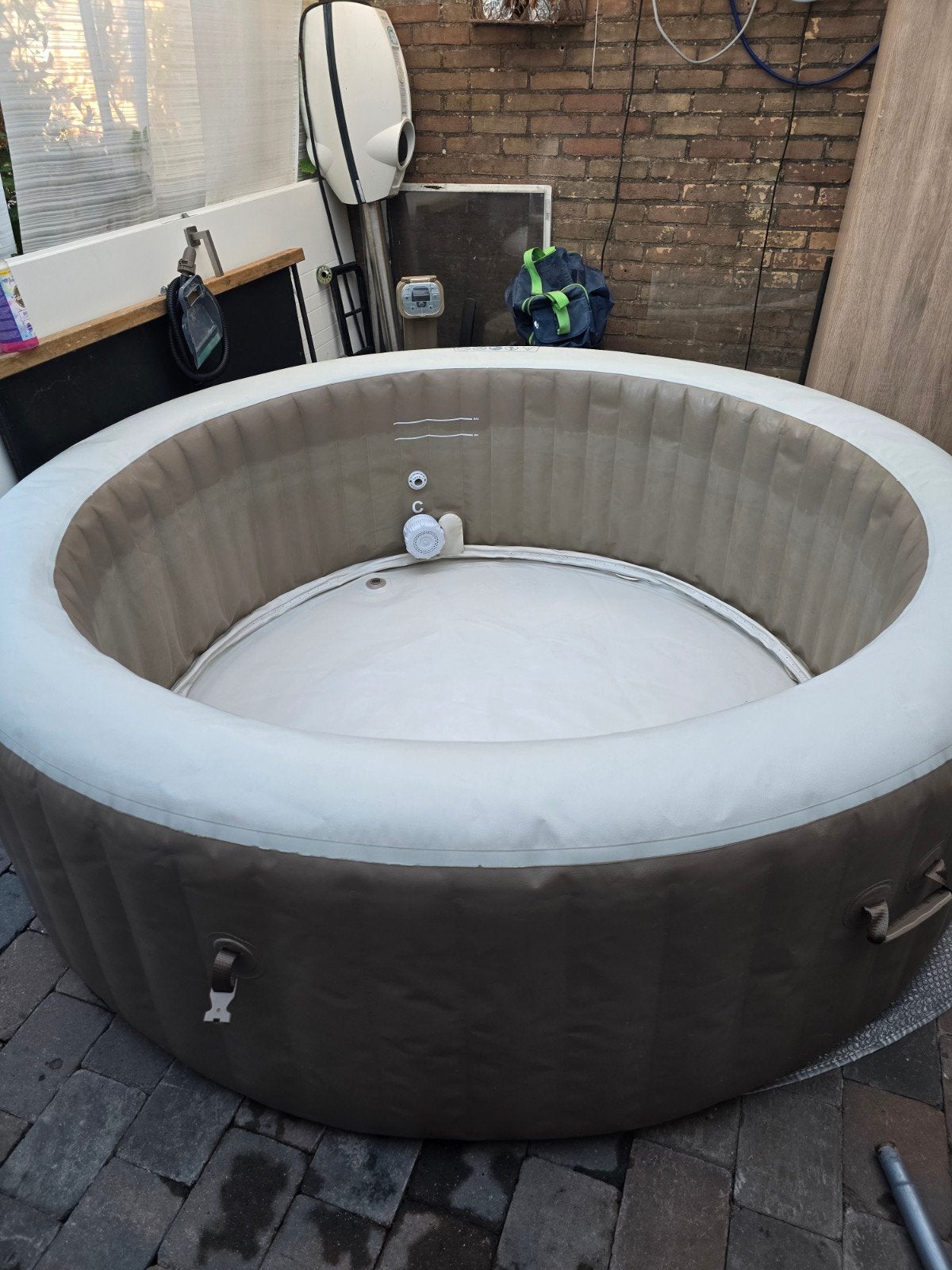 Intex PureSpa Opblaasbare Jacuzzi - Goed Onderhouden, Ophalen, Opblaaszwembad, Rond, Zo goed als nieuw
