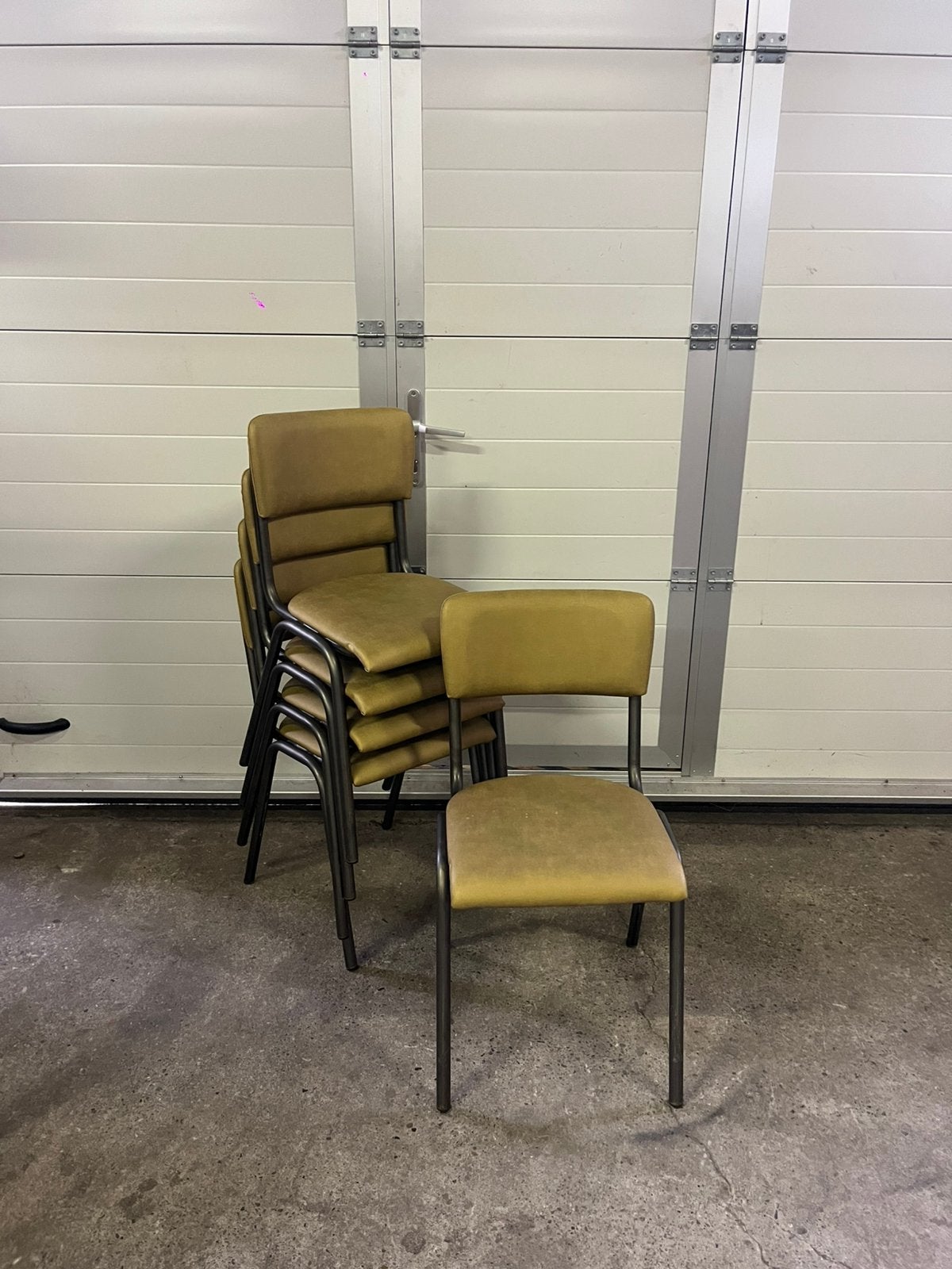 79 stuks Luxe kantine horeca restaurant stoelen stapelbaar, Ophalen, Zwart, Metaal, Vijf, Zes of meer stoelen