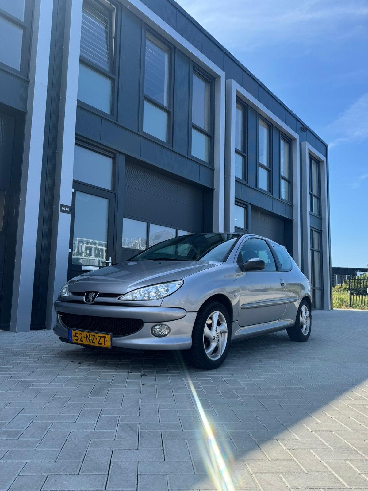 Peugeot 206 1.4 16V XS 3D 2004 Grijs, Auto's, Voorwielaandrijving, 1360 cc, 31 €/maand, 4 cilinders