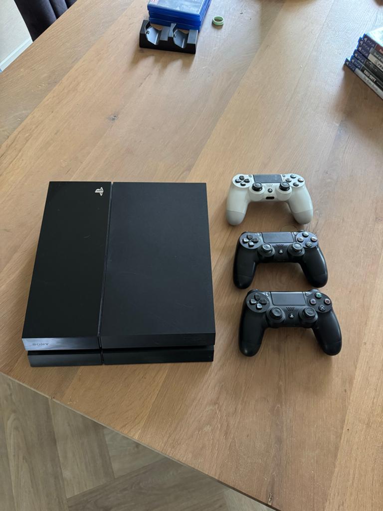 PlayStation 4 met controllers en spellen, Ophalen of Verzenden, Original, Met 3 controllers of meer, Gebruikt
