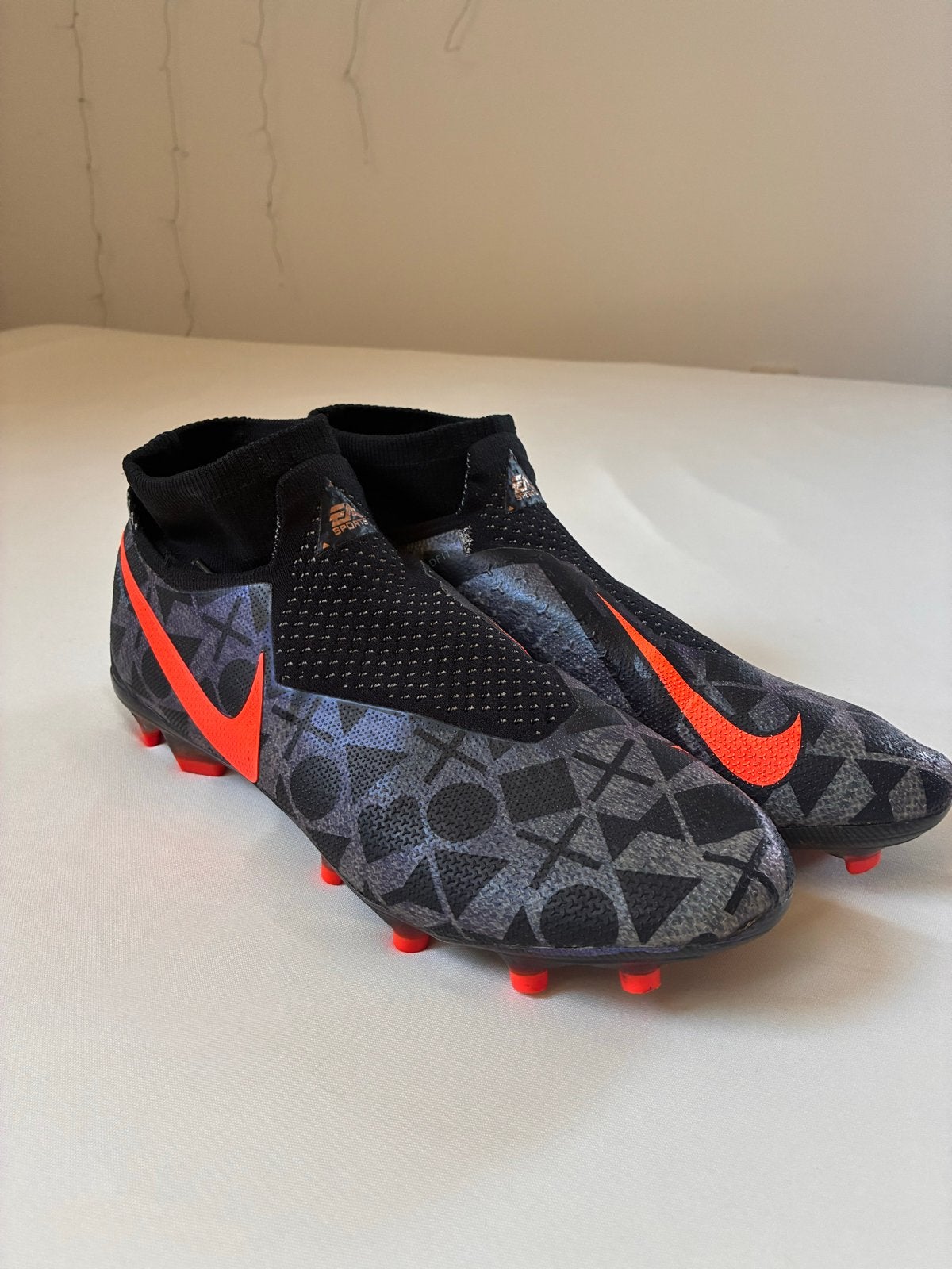 Maat 45 EA SPORTS X NIKE LIMITED EDITION voetbalschoenen, Sport en Fitness, Ophalen of Verzenden, Zo goed als nieuw, Schoenen