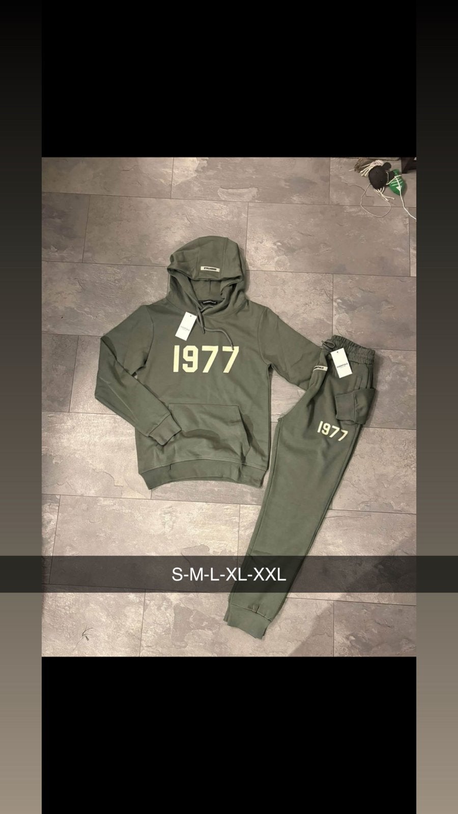 1977 Essentials Trainingspak - Hoodie & Joggingbroek, Ophalen of Verzenden, Nieuw, Overige maten, Meerkleurig