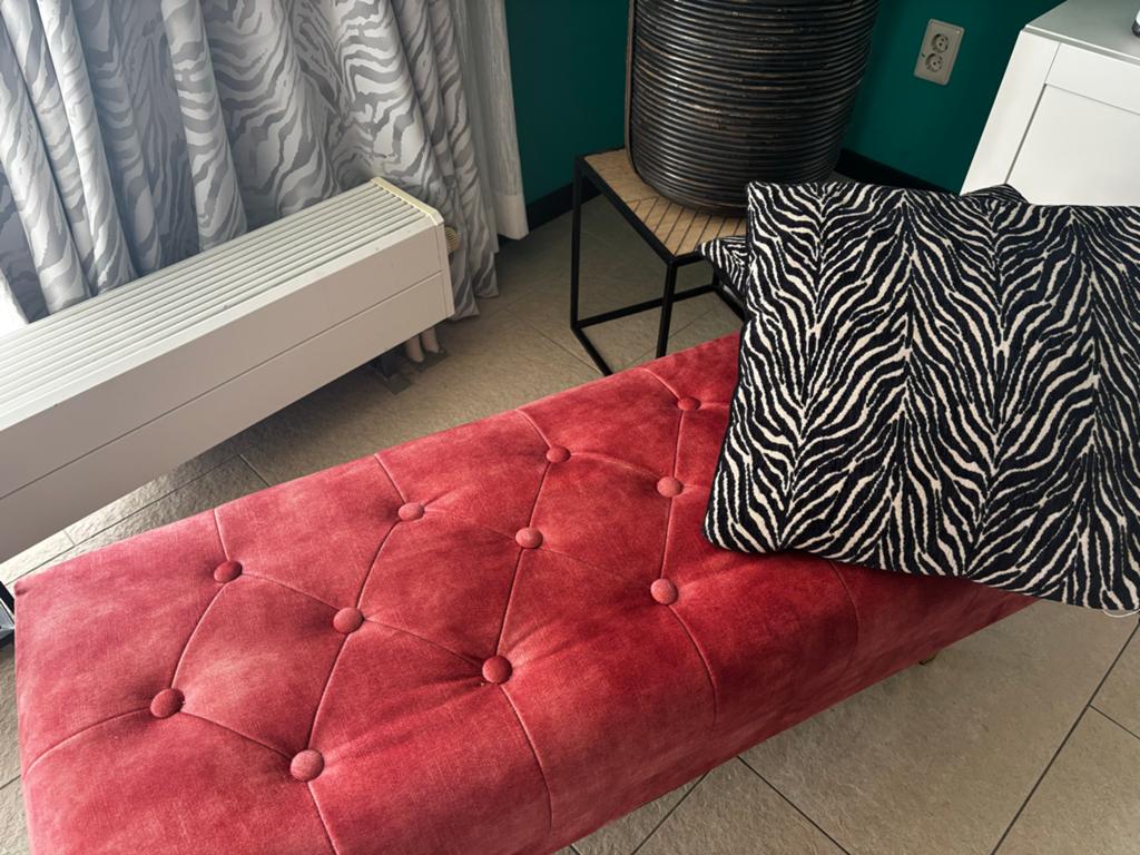Beliani Roze Fluweel hocker/Voetenbank/Ottoman Roseville, Huis en Inrichting, Ophalen, Minder dan 50 cm, 100 tot 125 cm, Zo goed als nieuw
