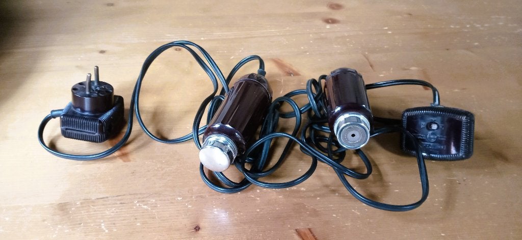 Twee bakelieten scheerstaafjes van Philips, Ophalen of Verzenden