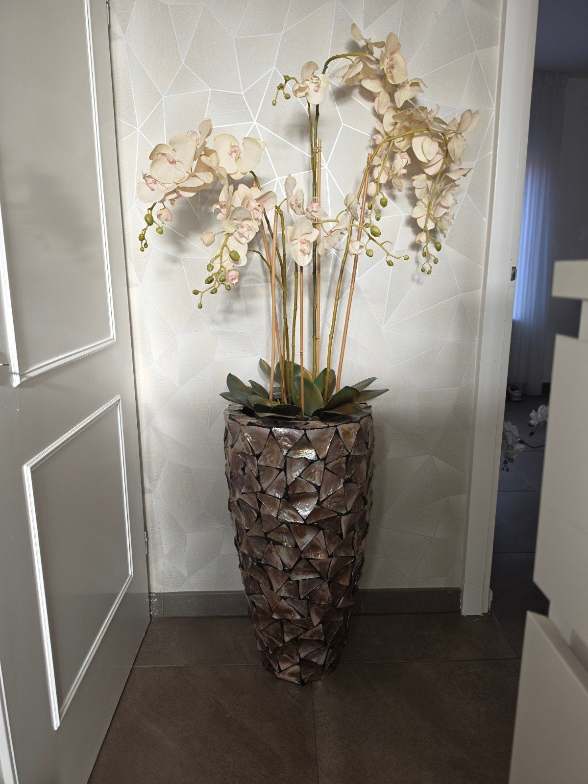 Schelpenvazen met orchideeën, Huis en Inrichting, Woonaccessoires | Zuilen en Pilaren, Ophalen, Zo goed als nieuw