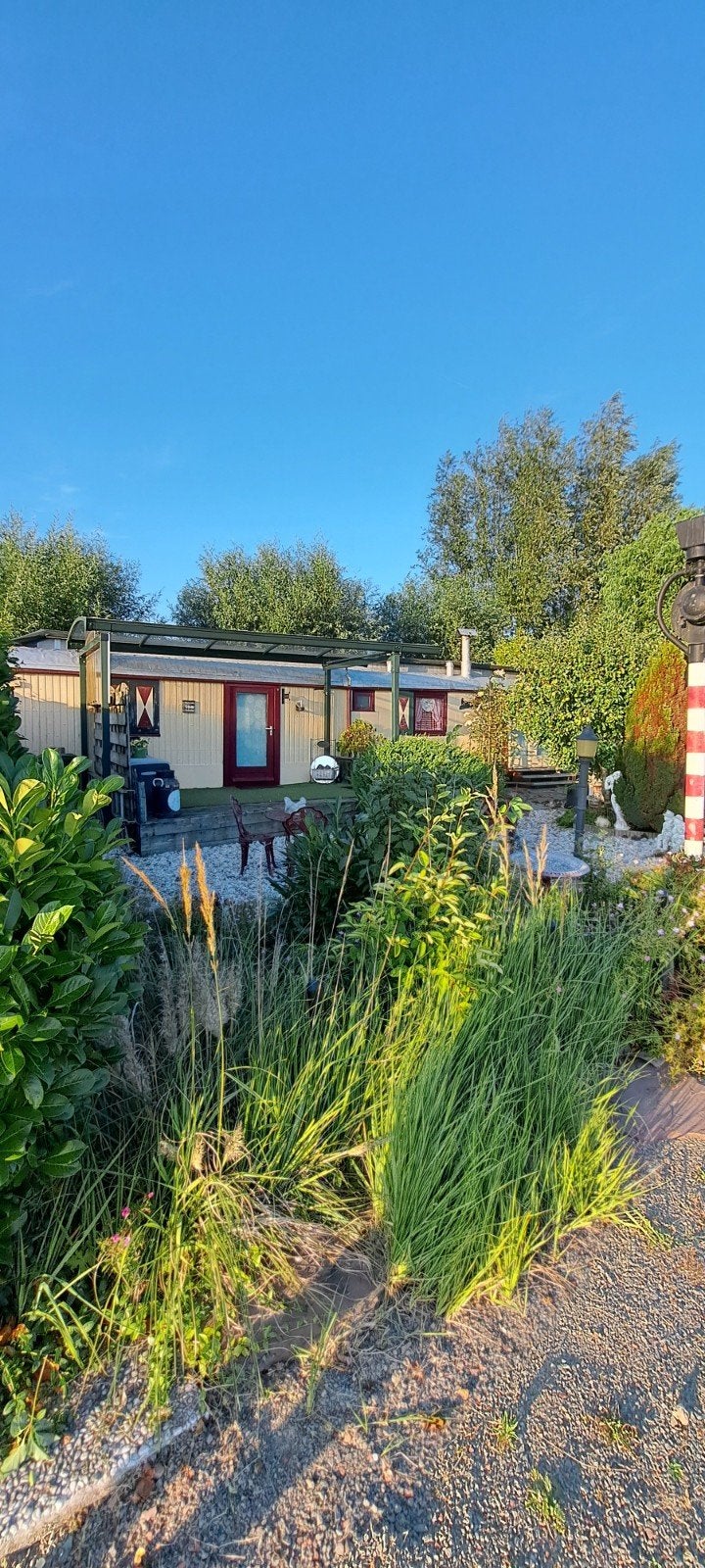 Salonwagen te koop op een unieke locatie., Caravans en Kamperen, Caravans, Kleine zit, Particulier, Douche
