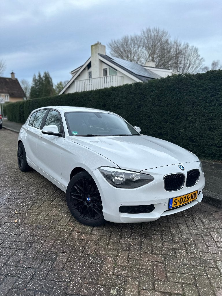 BMW 1-Serie 114I 75KW 5-DR 2013 Wit, Auto's, BMW, 1-Serie, 4 cilinders, Wit, 102 pk