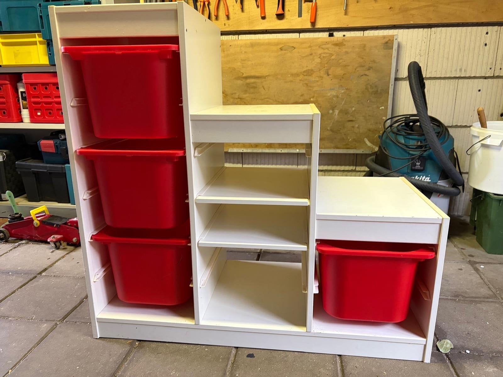 Witte opbergkast Ikea trofast met rode bakken en planken, Gebruikt, Kast, 100 cm of meer, Minder dan 50 cm