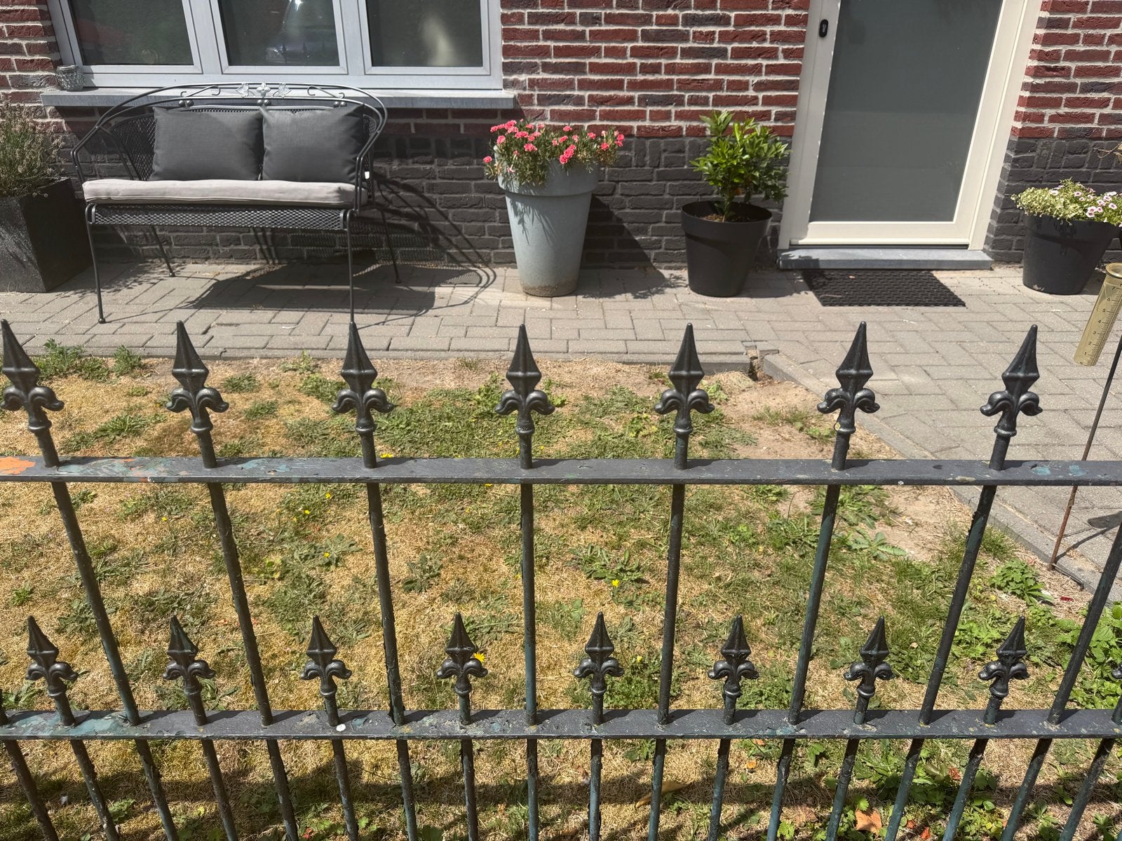 Gebruikt ijzeren sierhekwerk met palen, Tuin en Terras, Tuinhekken en Hekwerk, Ophalen, Gebruikt, IJzer, Sierhekwerk