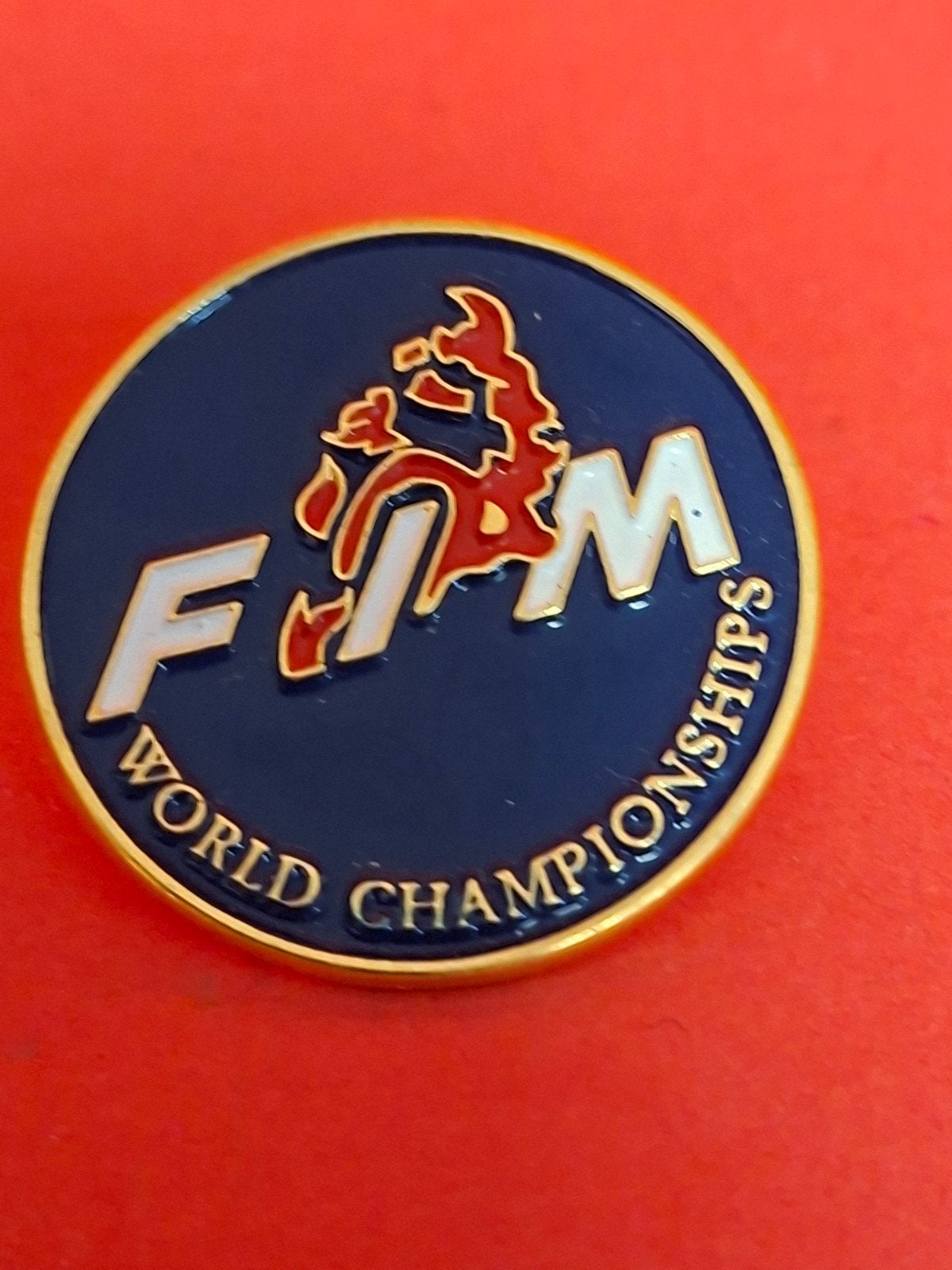 Motor Pin FIM WORLD CHAMPIONSHIPS, Verzamelen, Speldjes, Pins en Buttons, Ophalen of Verzenden, Zo goed als nieuw, Transport