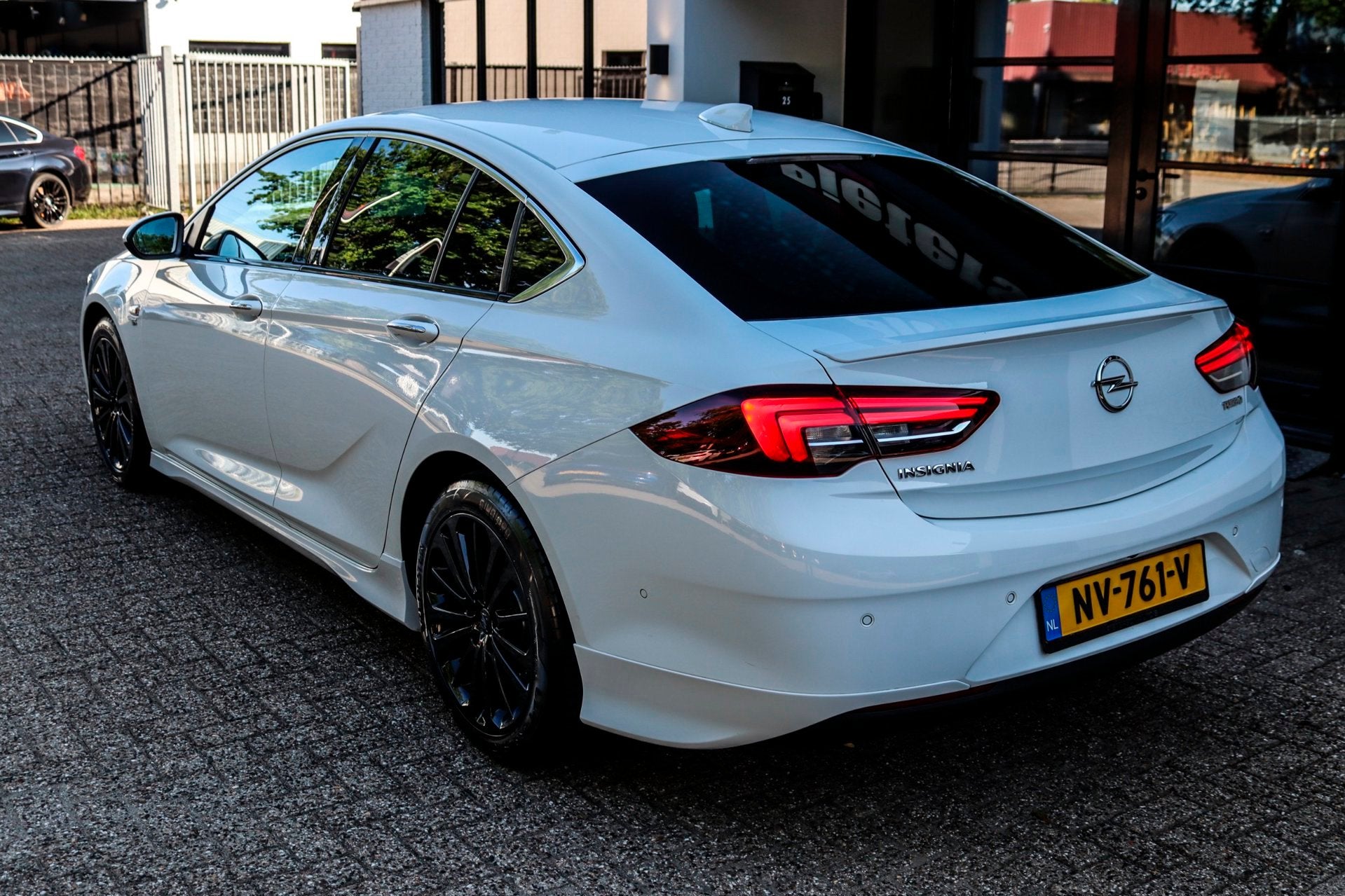 Opel Insignia Grand Sport 1.5 Turbo OPC Line NAP VOL OPTIES, Gebruikt, 4 cilinders, 700 kg, Wit