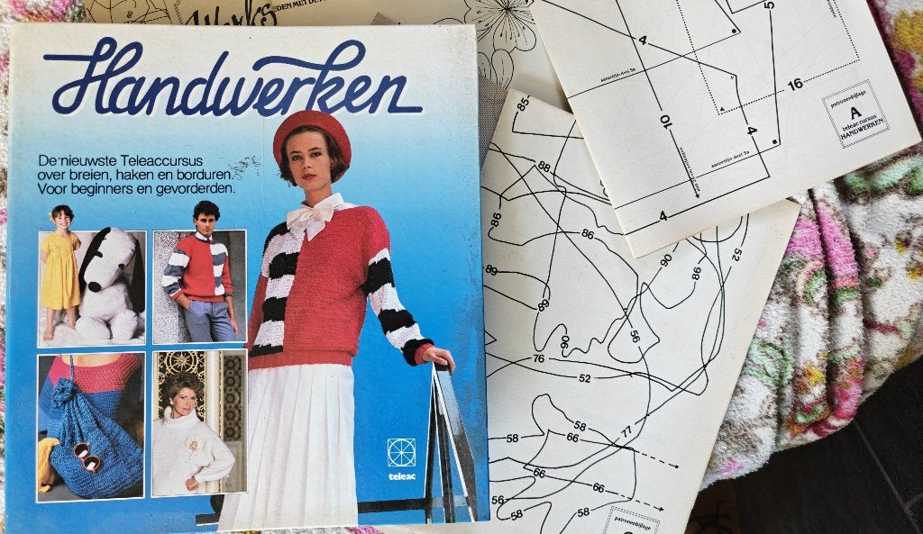 Vintage brei-patronen, haakpatronen en borduursel. Trouwjurk, Ophalen of Verzenden, Zo goed als nieuw, Patroon, Teleac
