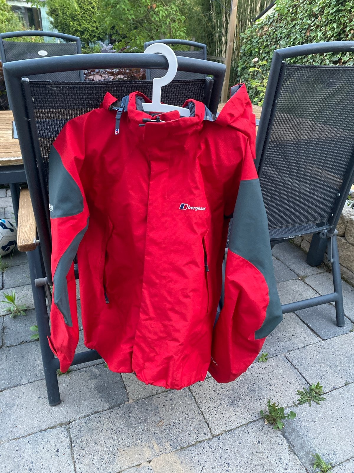 Berghaus Extrem Gore-Tex Jas Maat L, Ophalen of Verzenden, Zo goed als nieuw, Maat 52/54 (L), Rood
