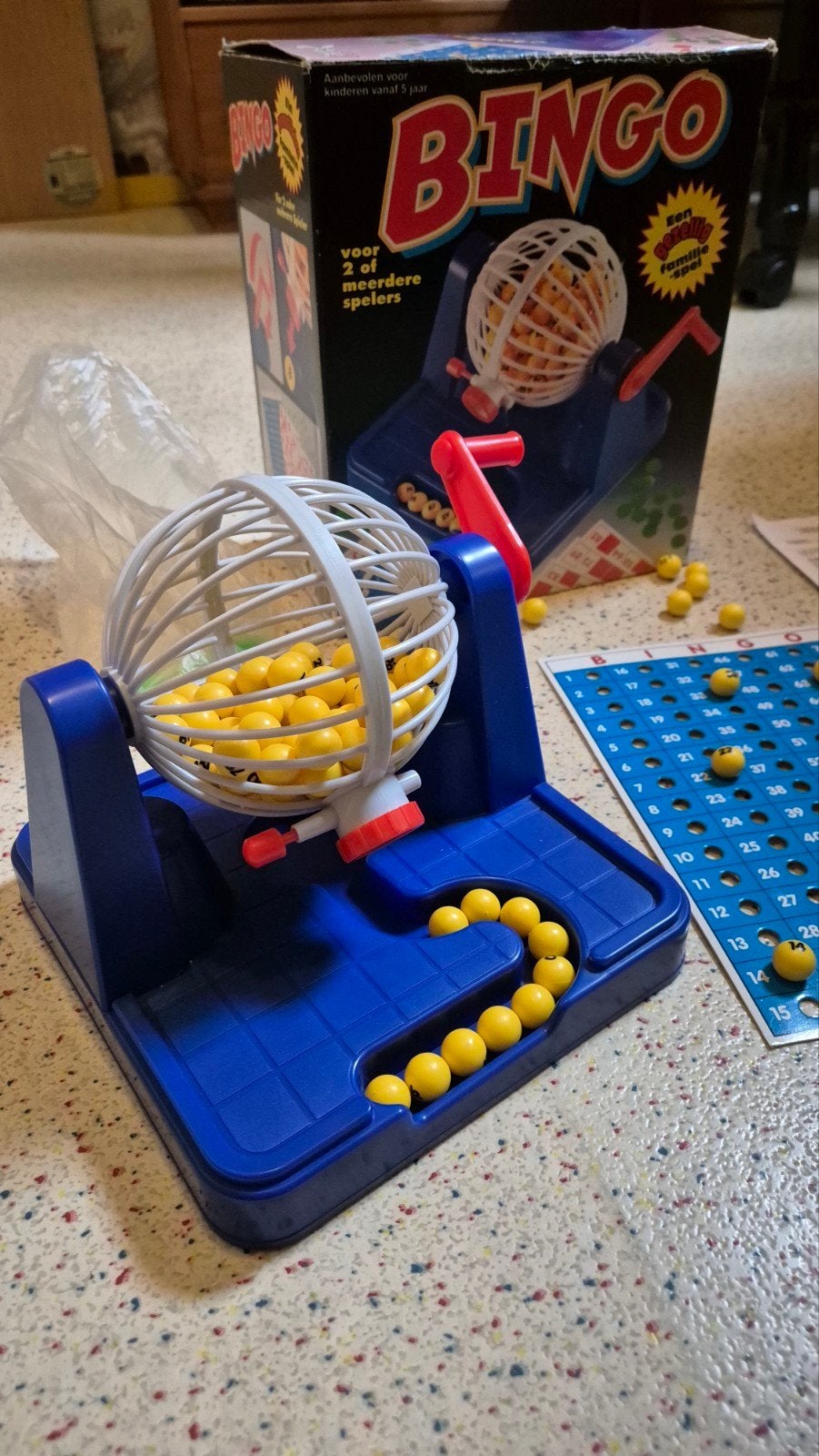 Bingo spel - met (reserve)ballen, fiches en kaarten, Hobby en Vrije tijd, Een of twee spelers, Ophalen of Verzenden, Gebruikt