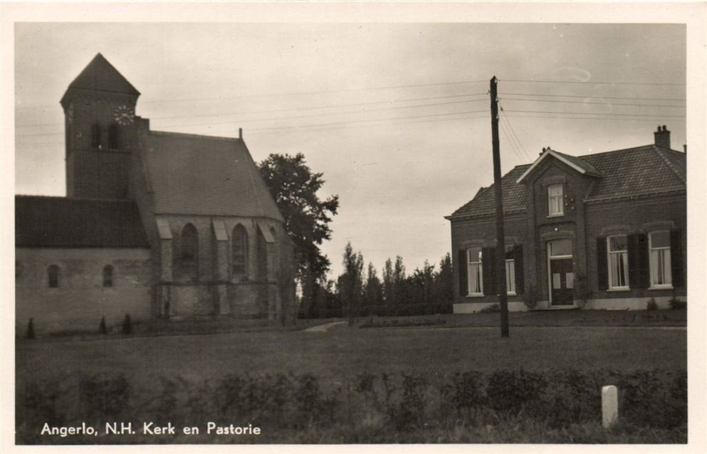 Angerlo, N.H. Kerk en Pastorie - ongelopen, Verzamelen, Ansichtkaarten | Nederland, Ongelopen, Gelderland, 1940 tot 1960, Verzenden