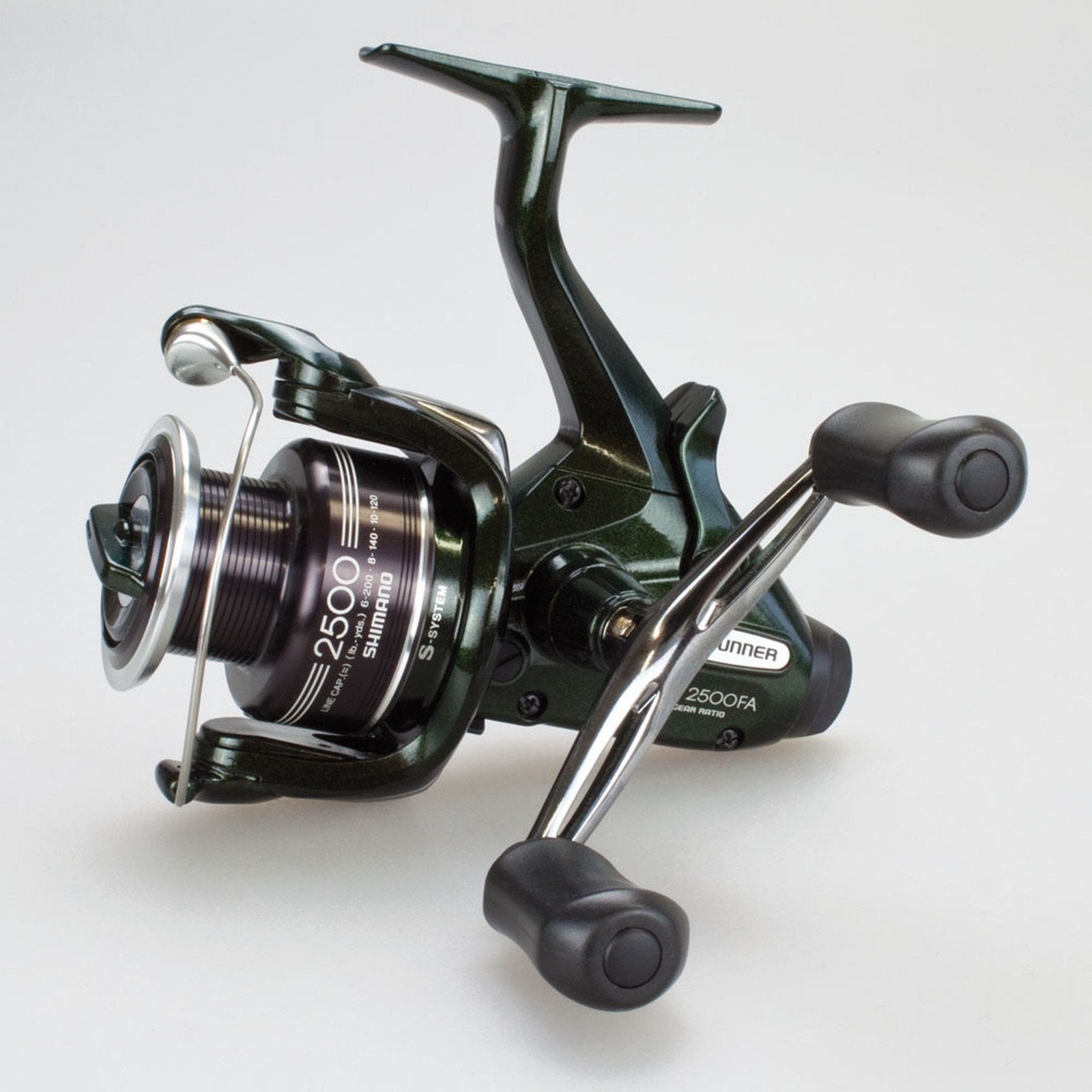 Gezocht: Shimano Baitrunner XT 2500 FA in goede staat, Ophalen of Verzenden, Zo goed als nieuw, Molen