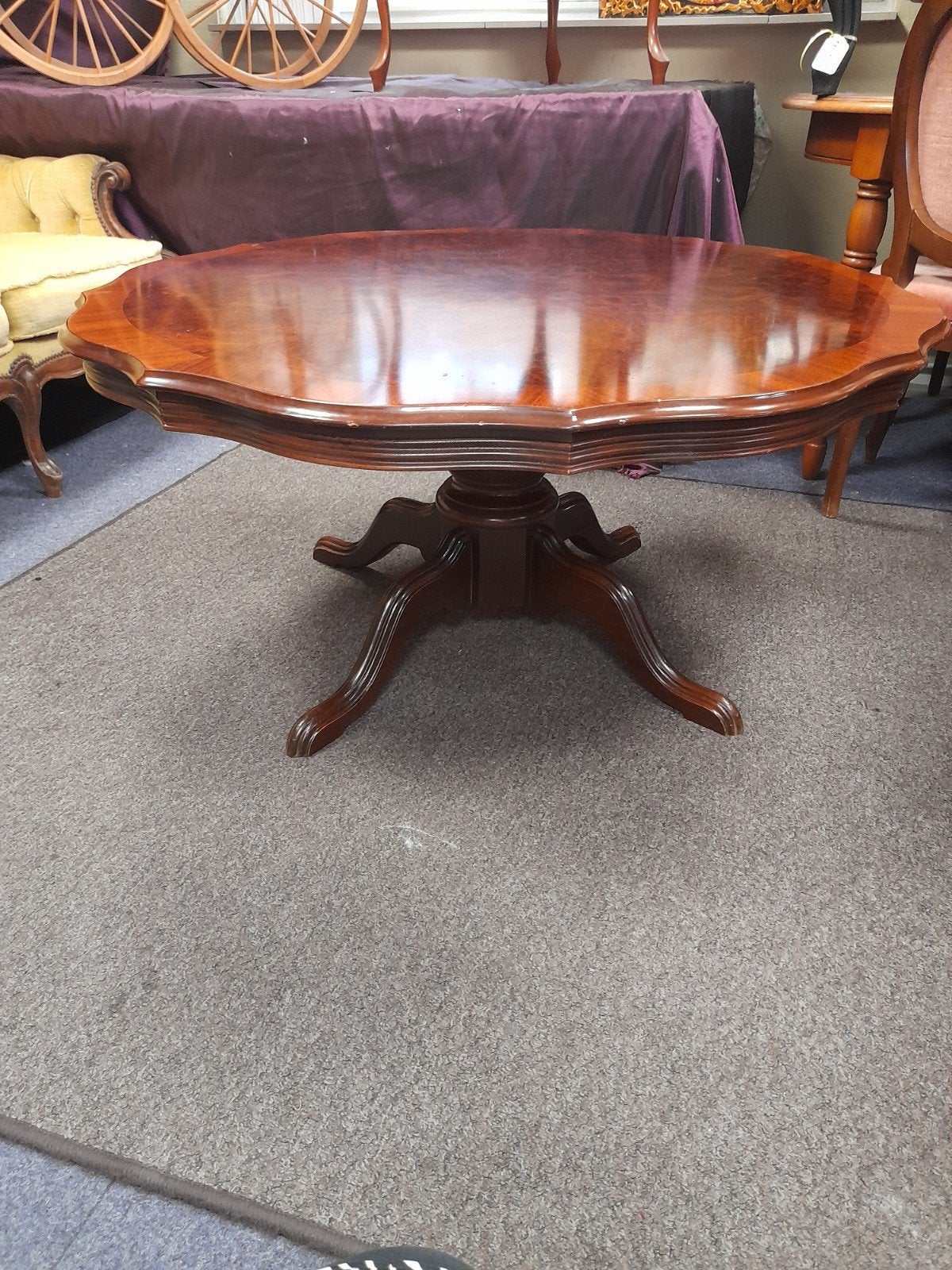 Mooie noten salon tafel, Ophalen