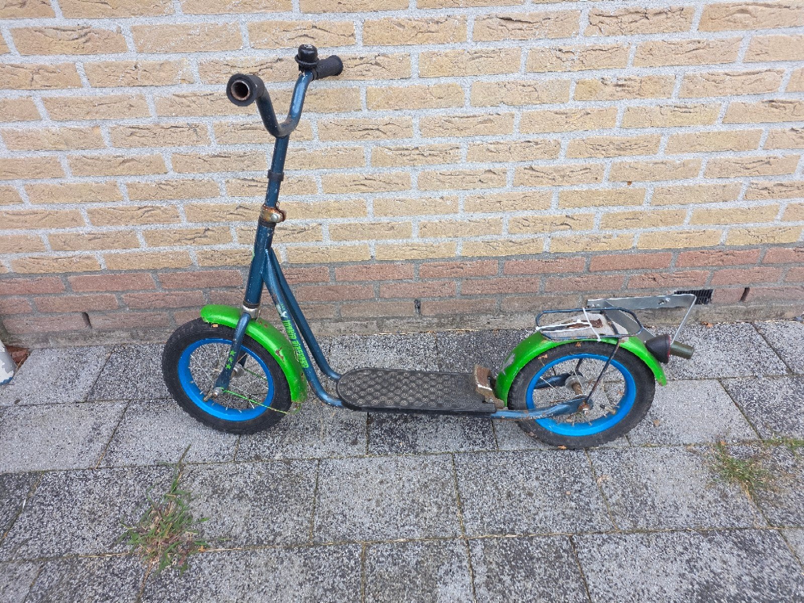 Stevige step met bagagedrager - Gebruikt, Fietsen en Brommers, Steps, Ophalen, Gebruikt, Gewone step, Onbekend