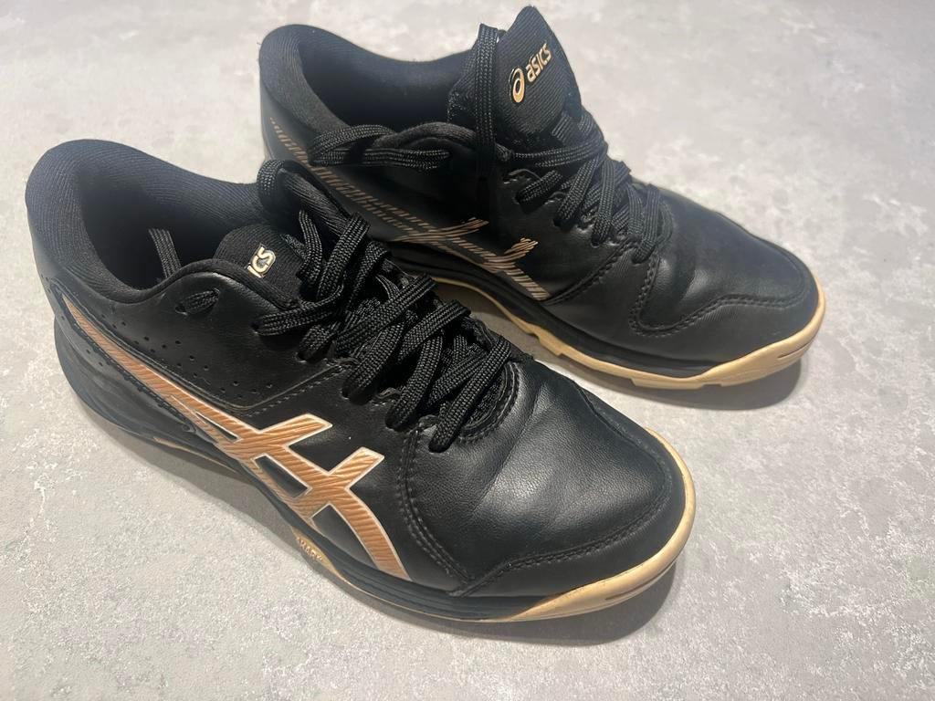 Asics Kunstgrasschoenen Maat 36 - Zwart/Goud, Ophalen, Zo goed als nieuw, Schoenen