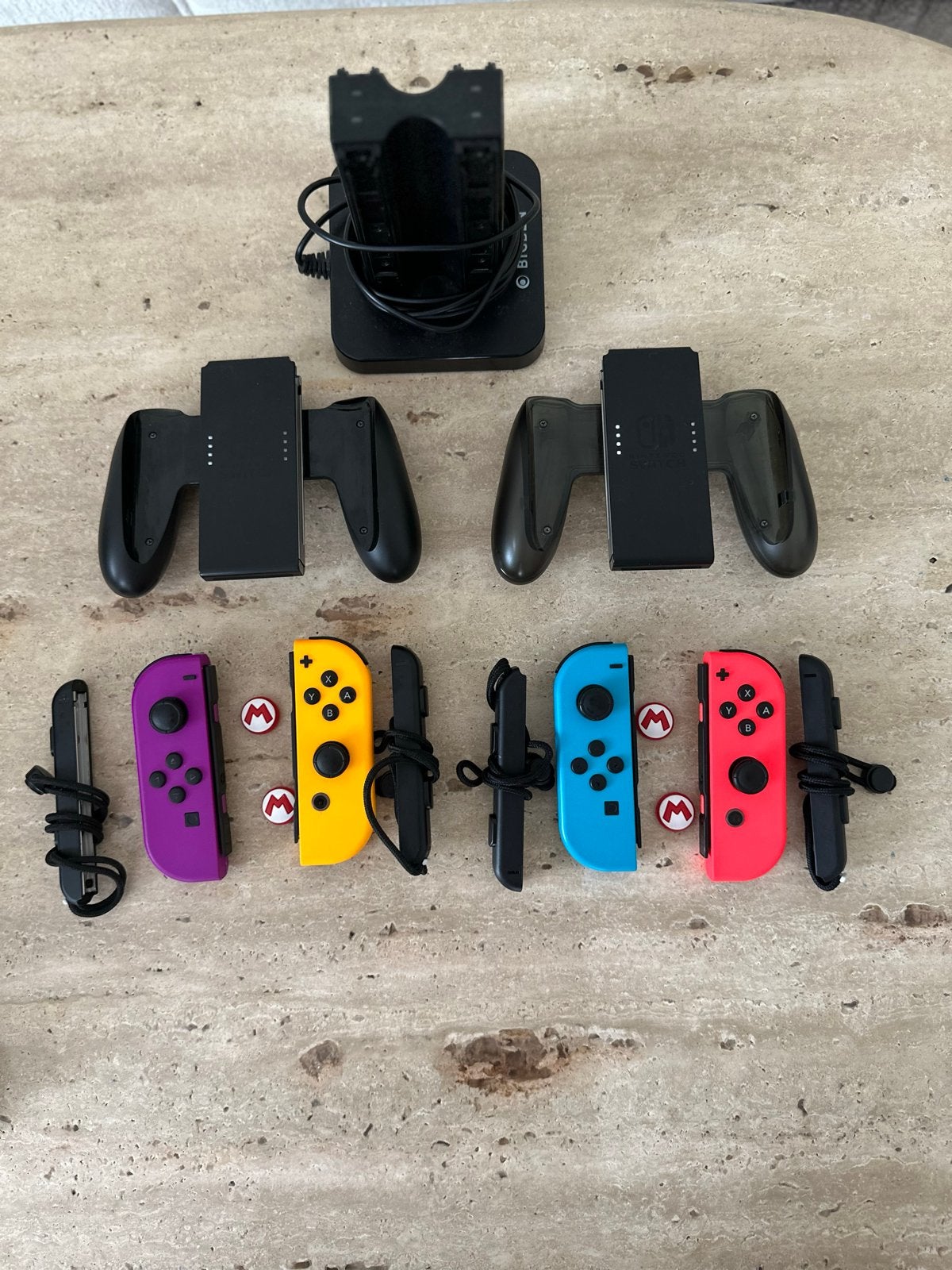 Nintendo Switch/4 games /2 controllers/oplaadstation, Spelcomputers en Games, Spelcomputers | Nintendo Switch, Zo goed als nieuw