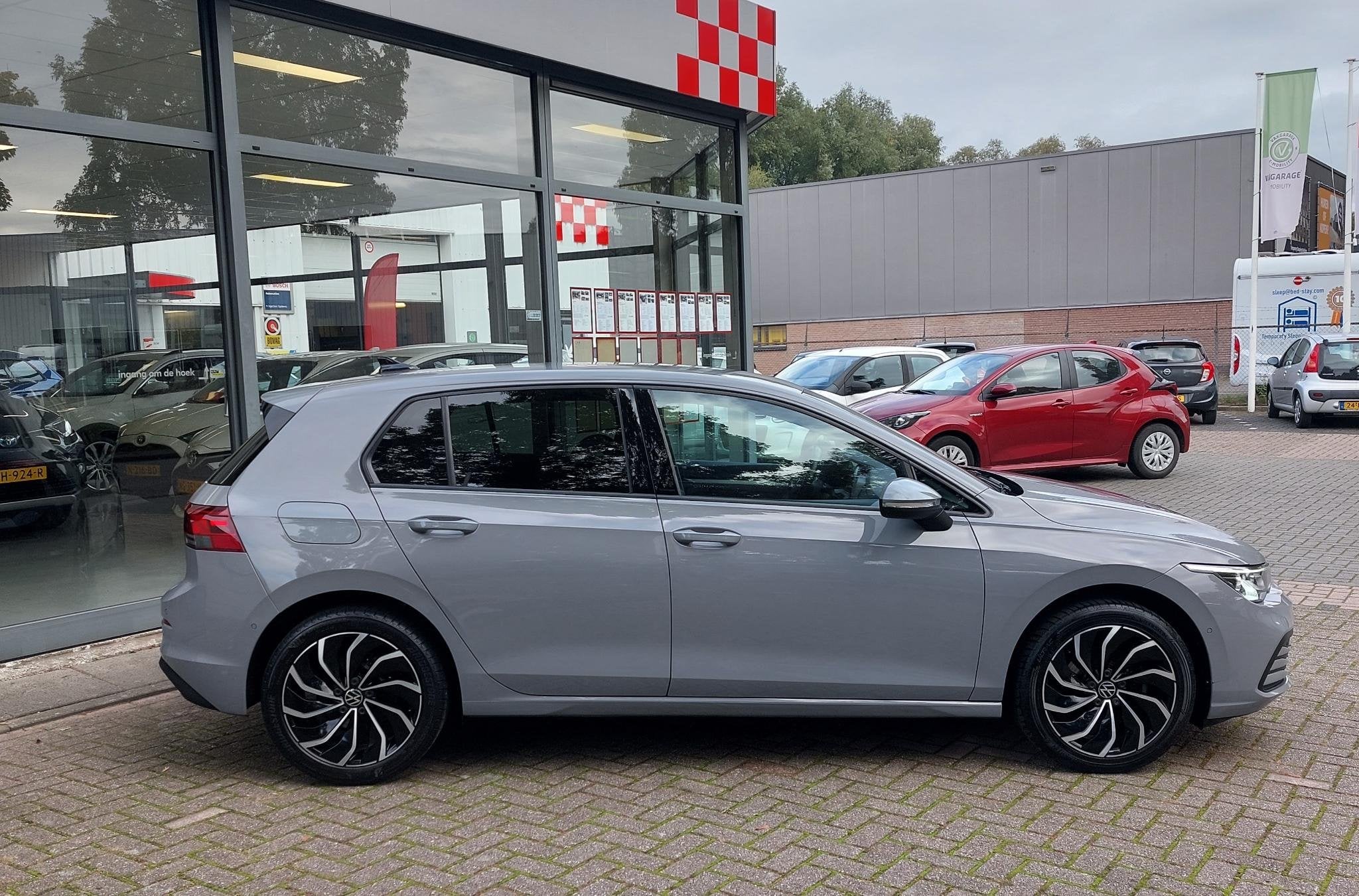 Volkswagen Golf 1.5 TSI Life Business 17 inch Sport st, Auto's, Euro 6, 4 cilinders, Automatische klimaatregeling, Origineel Nederlands