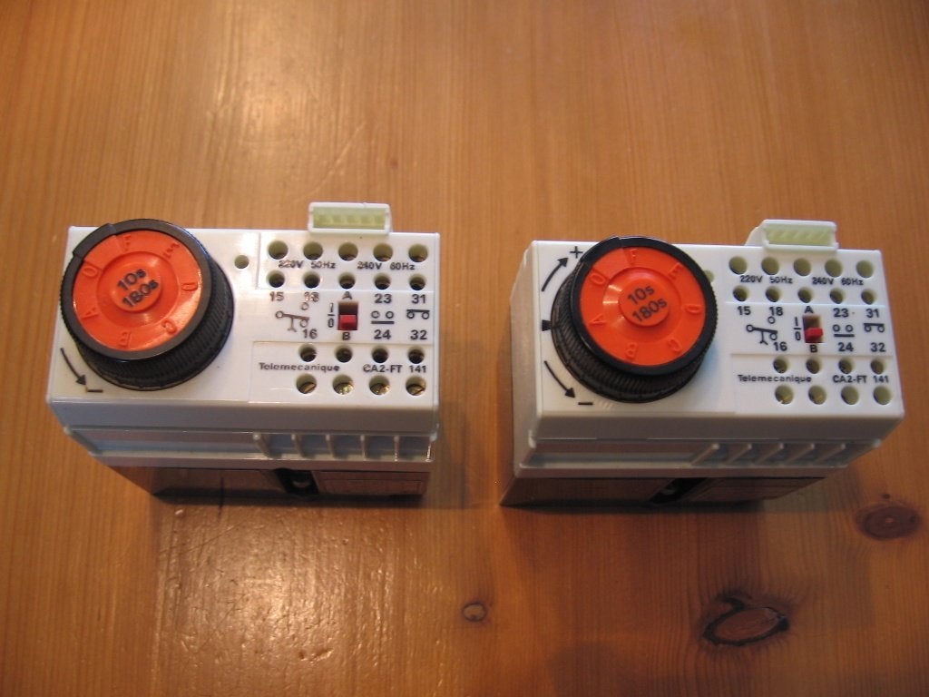 Telemecanique timer CA2-FT 141 tijdrelais., Ophalen of Verzenden, Gebruikt
