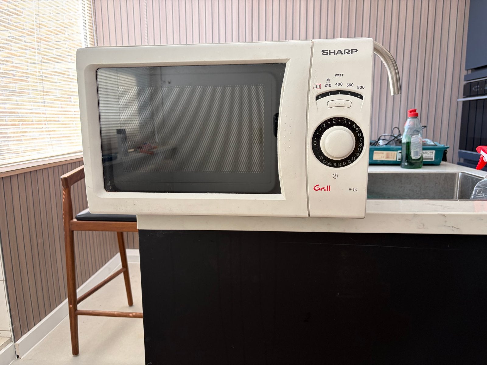 Sharp Magnetron met Grill - Model R-612, Witgoed en Apparatuur, Magnetrons, Combimagnetron, Gebruikt, Verzenden, Grill